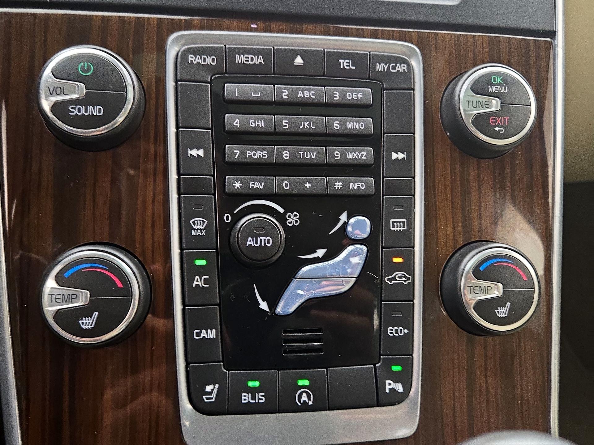 Thumbnail: 2015 Volvo S60 - 16