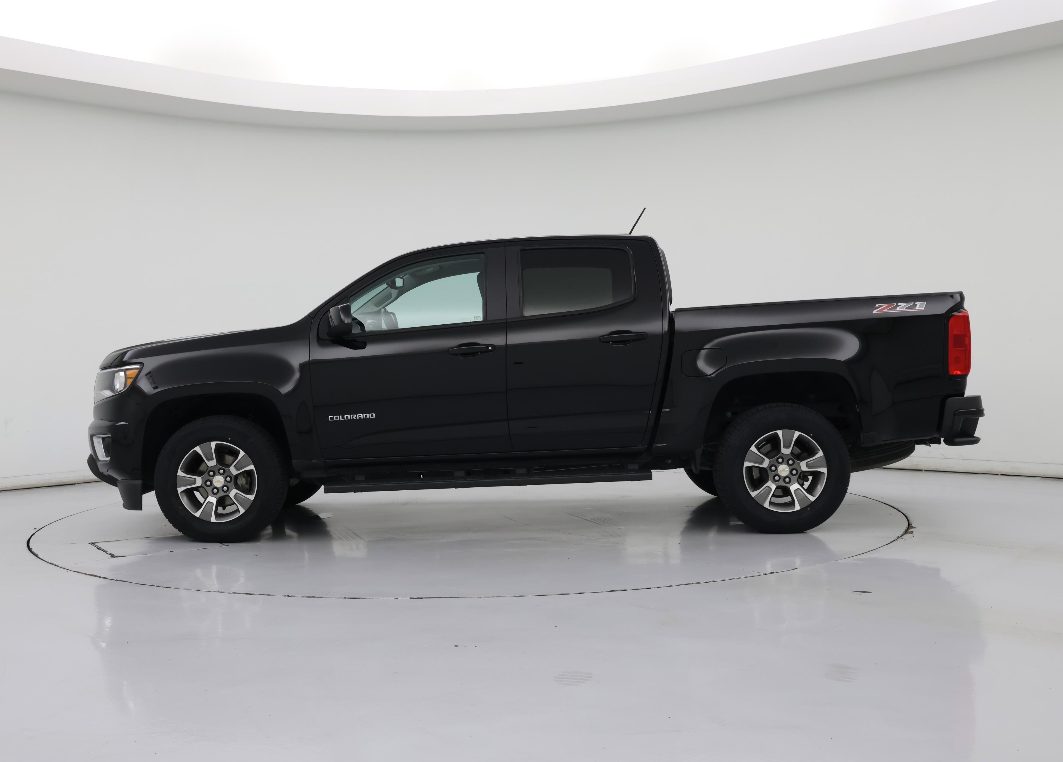 Thumbnail: 2020 Chevrolet Colorado - 3