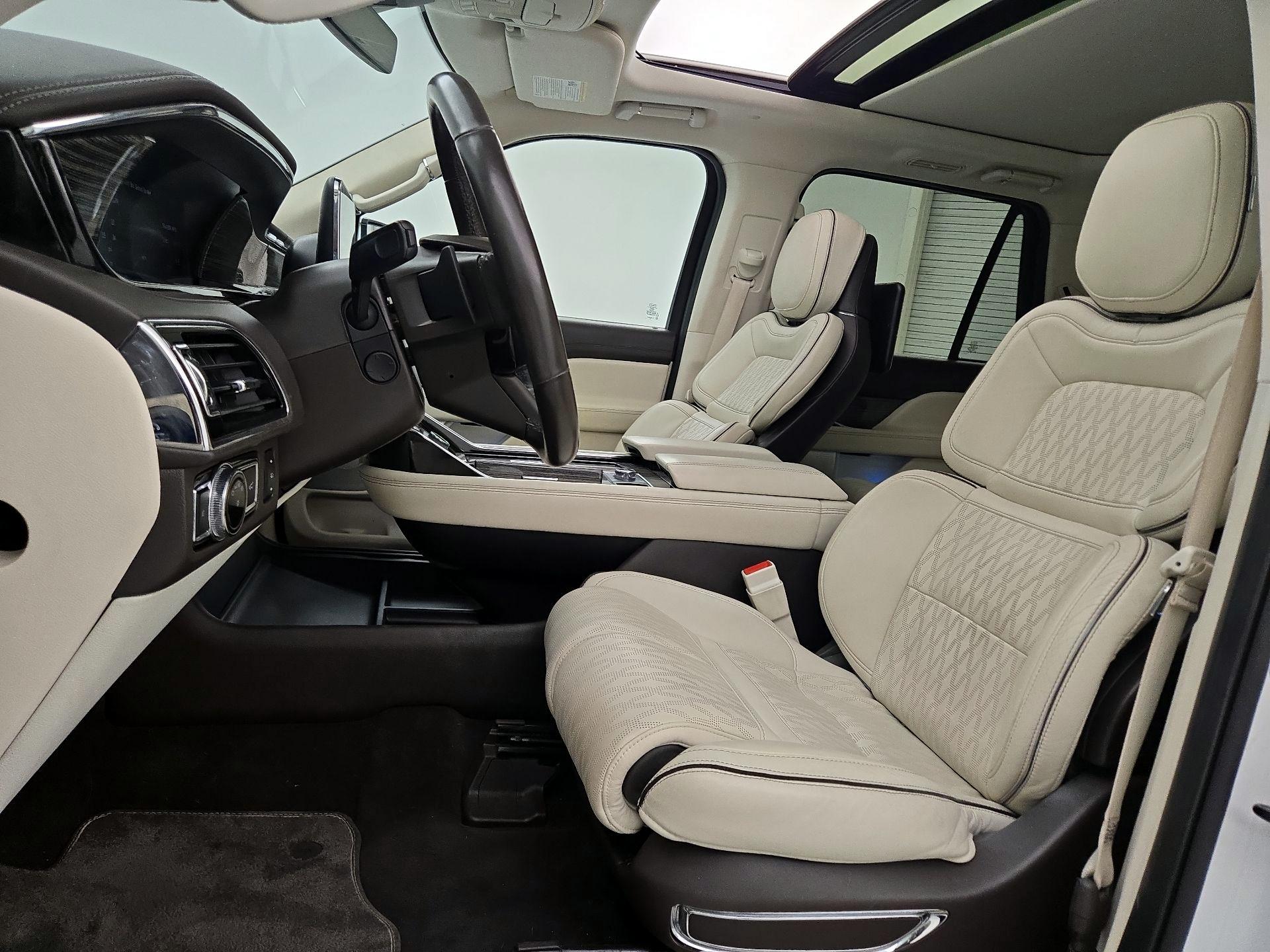 Thumbnail: 2020 Lincoln Navigator - 11