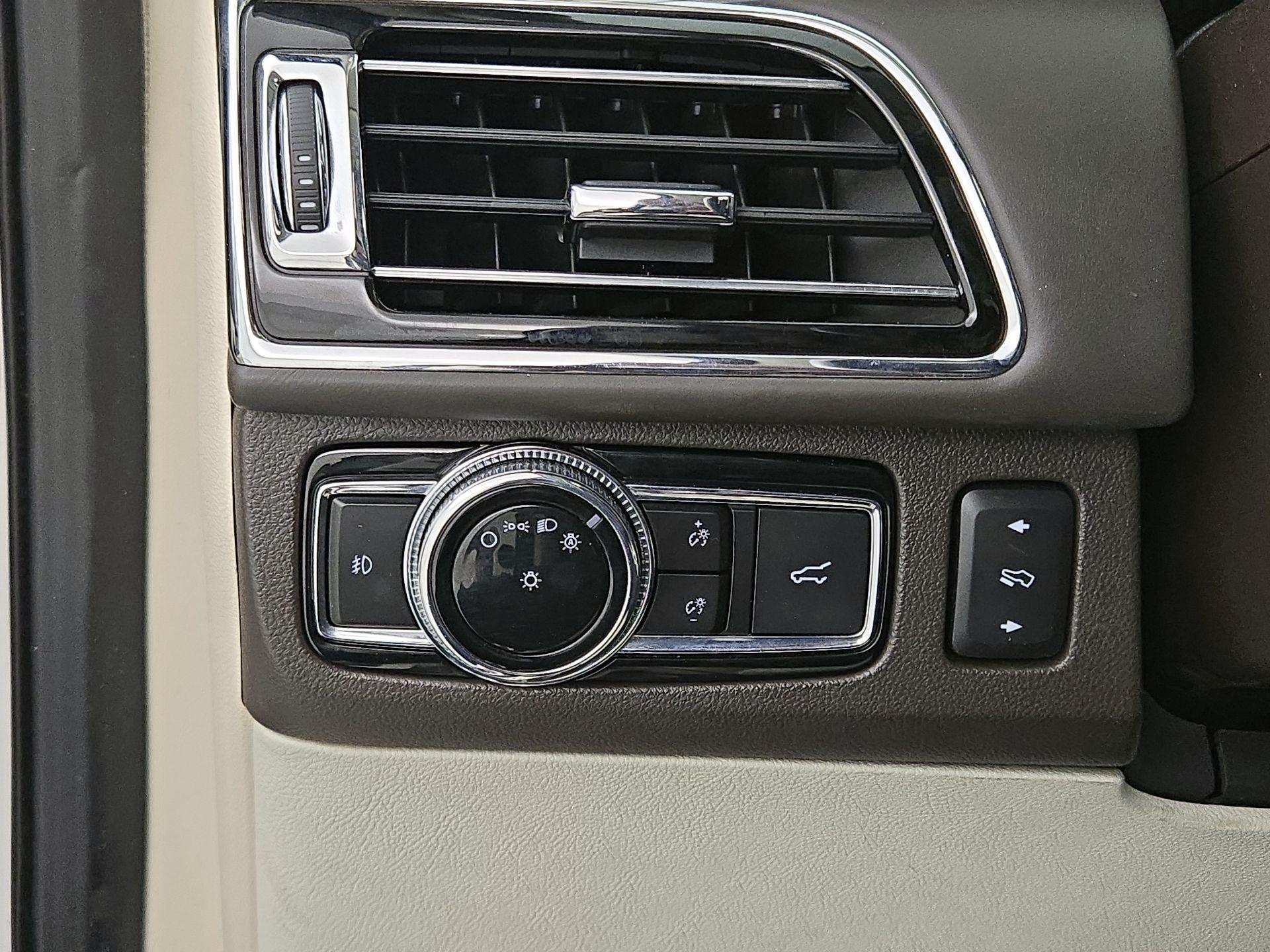 Thumbnail: 2020 Lincoln Navigator - 13