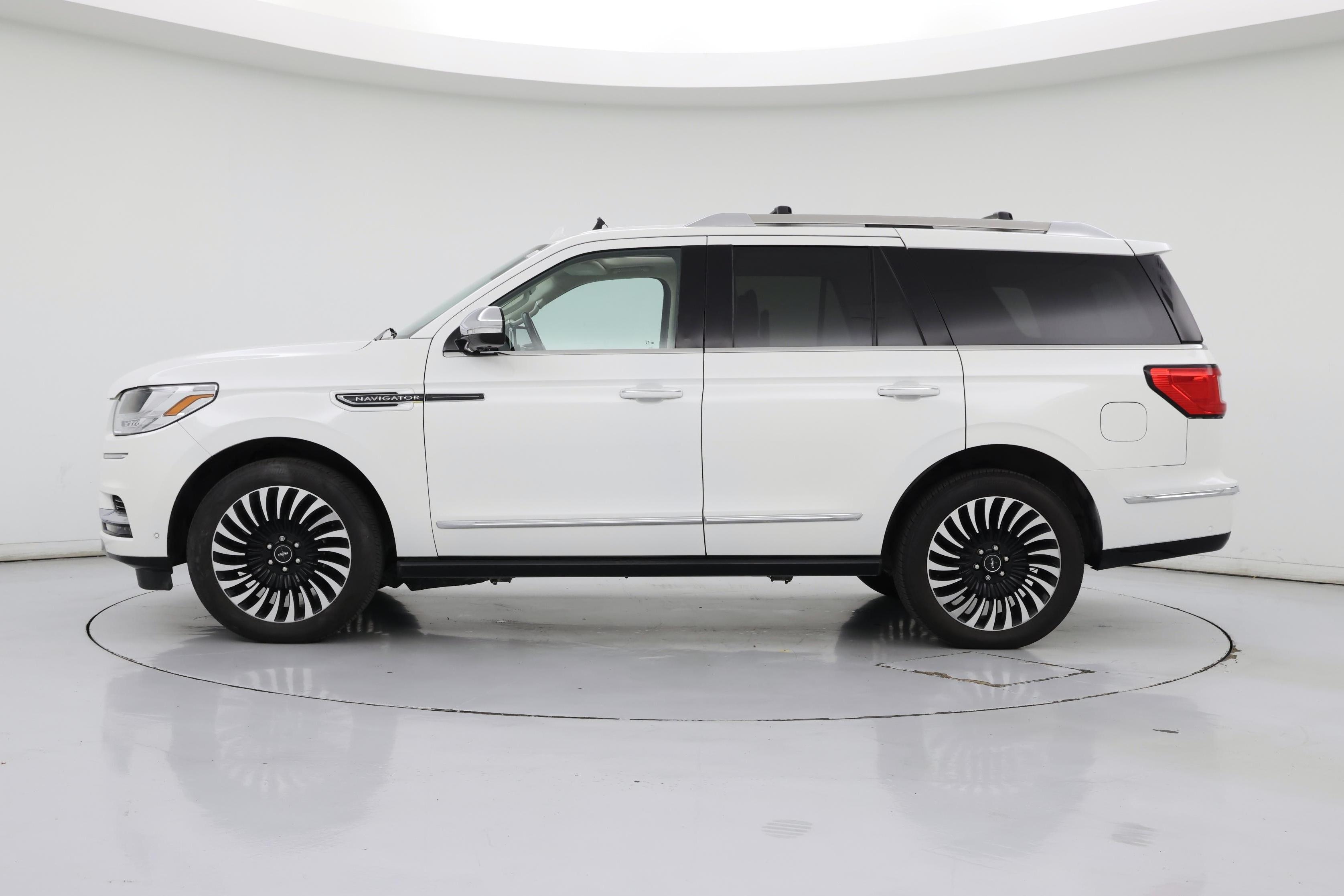 Thumbnail: 2020 Lincoln Navigator - 3