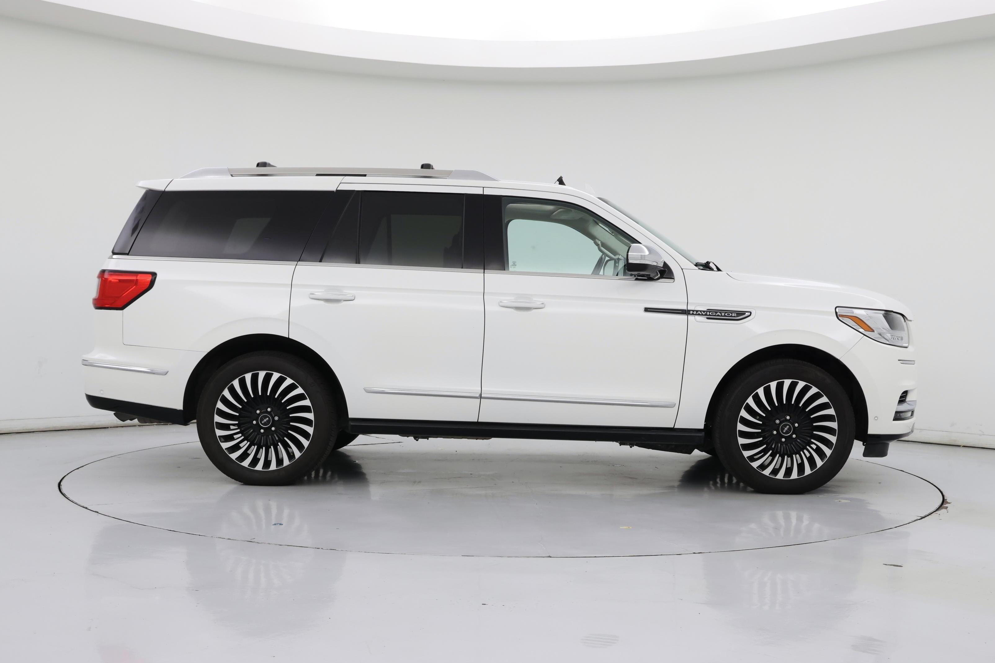 Thumbnail: 2020 Lincoln Navigator - 7