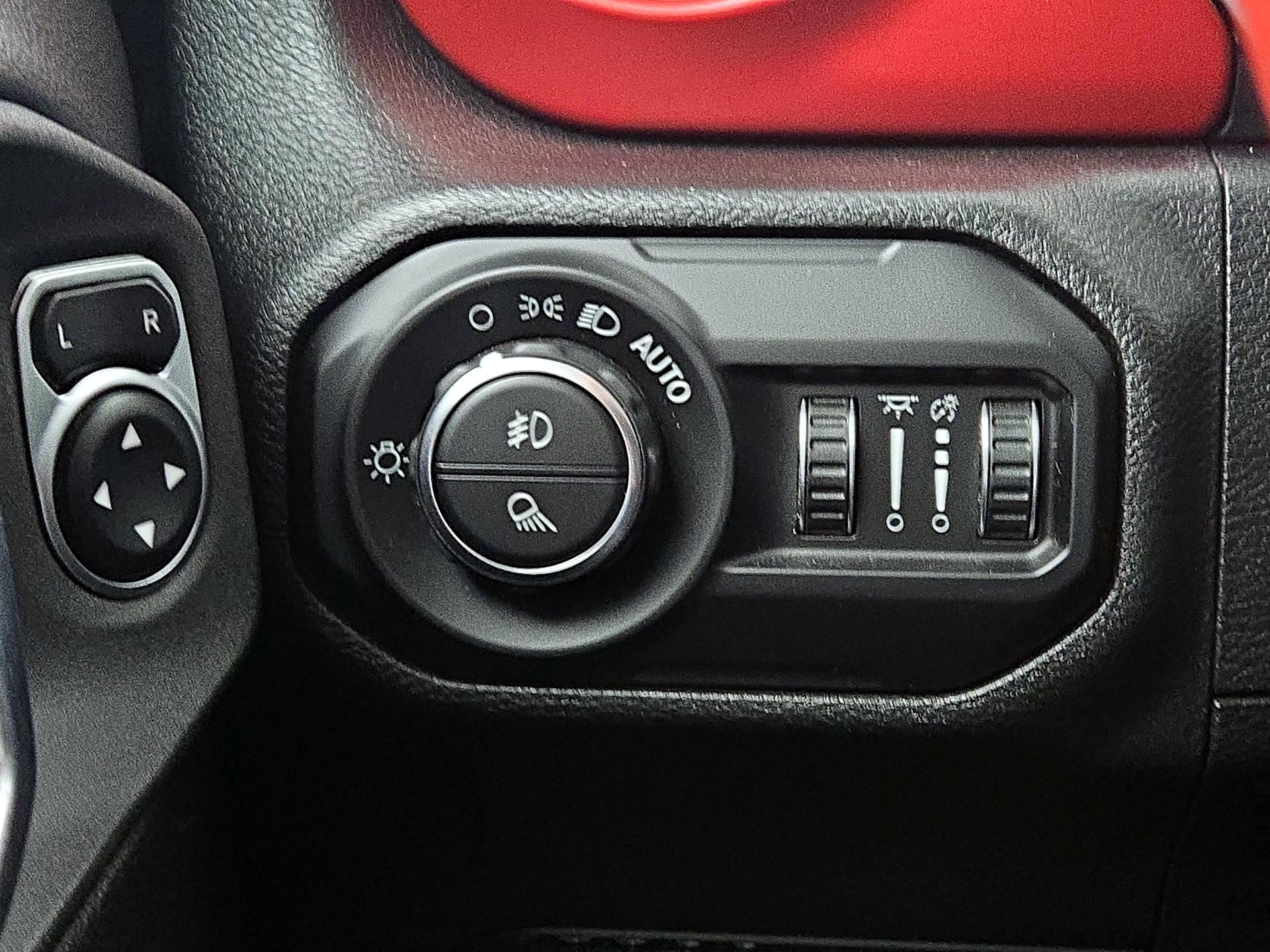 Thumbnail: 2021 Jeep Gladiator - 13