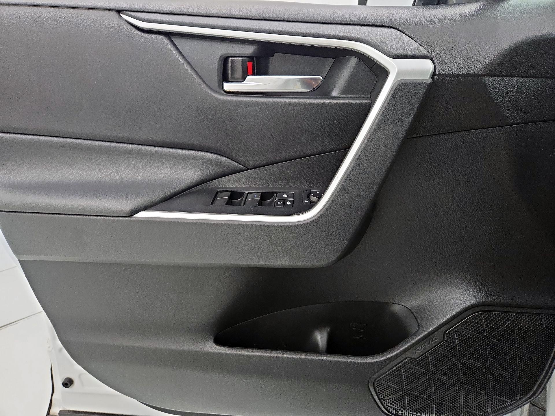 Thumbnail: 2021 Toyota RAV4 - 12
