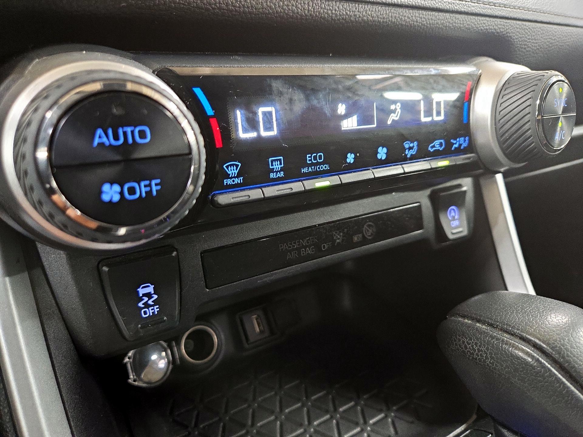 Thumbnail: 2021 Toyota RAV4 - 16