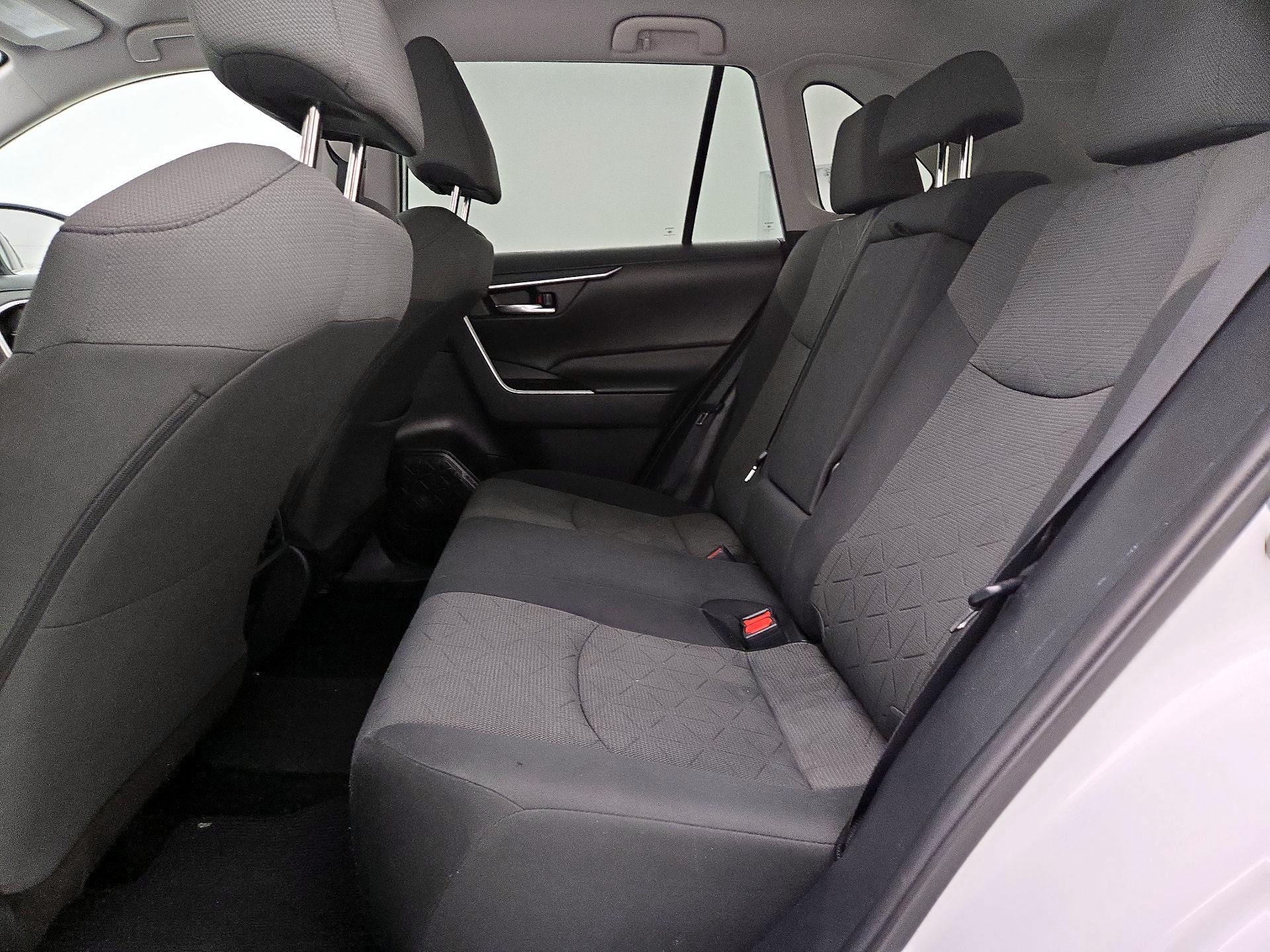 Thumbnail: 2021 Toyota RAV4 - 19