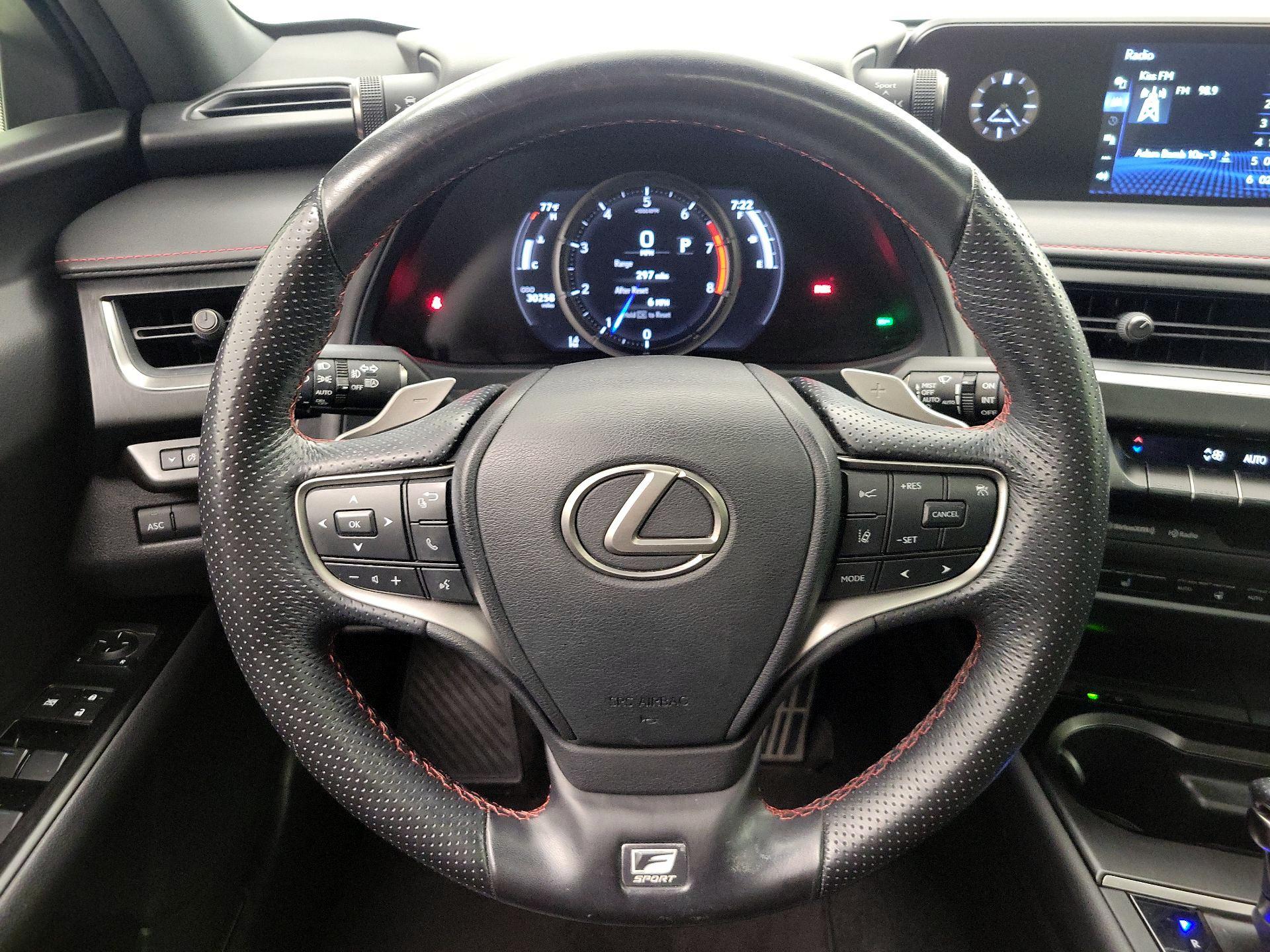 Thumbnail: 2022 Lexus UX - 10