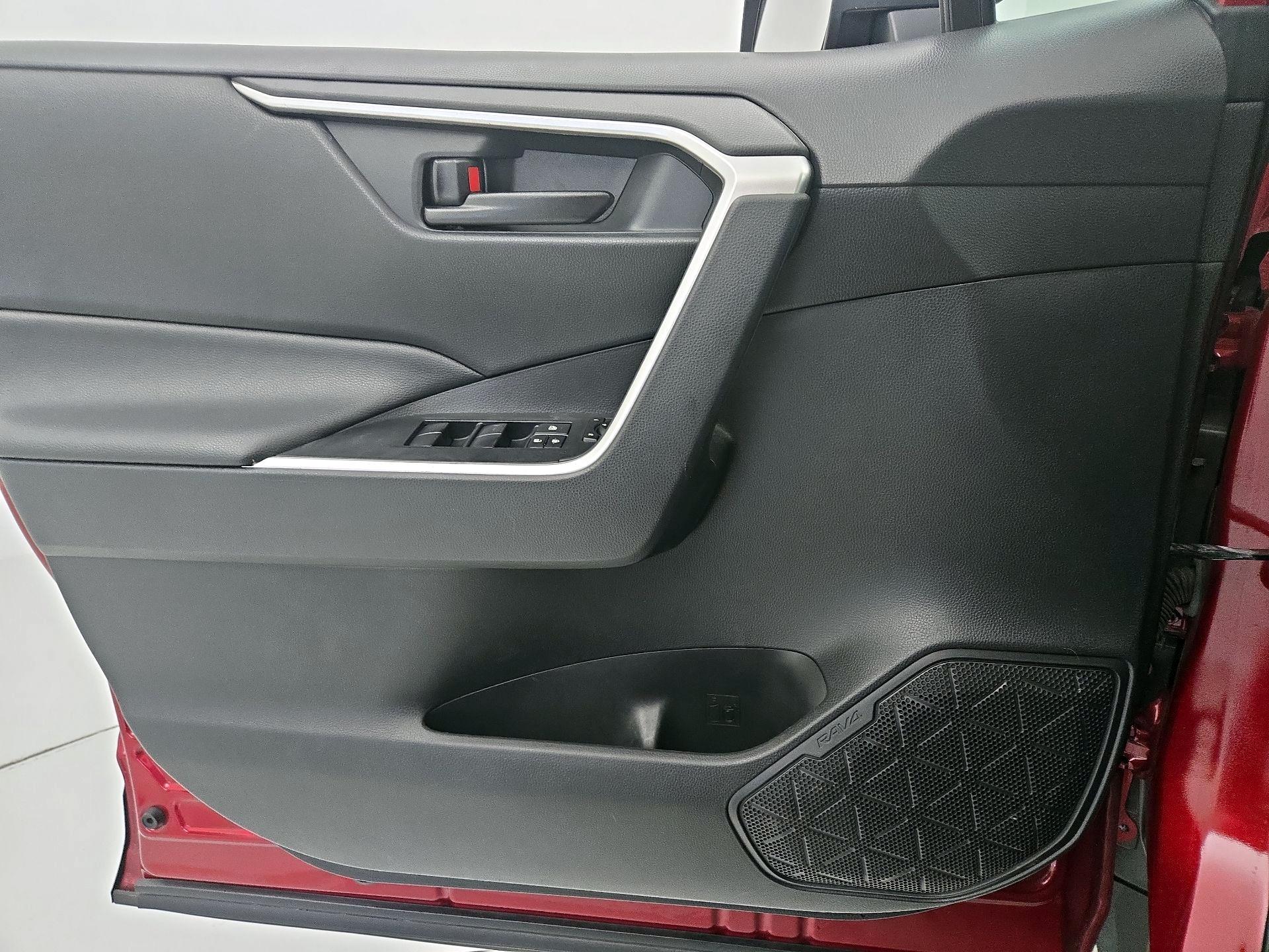 Thumbnail: 2020 Toyota RAV4 - 12