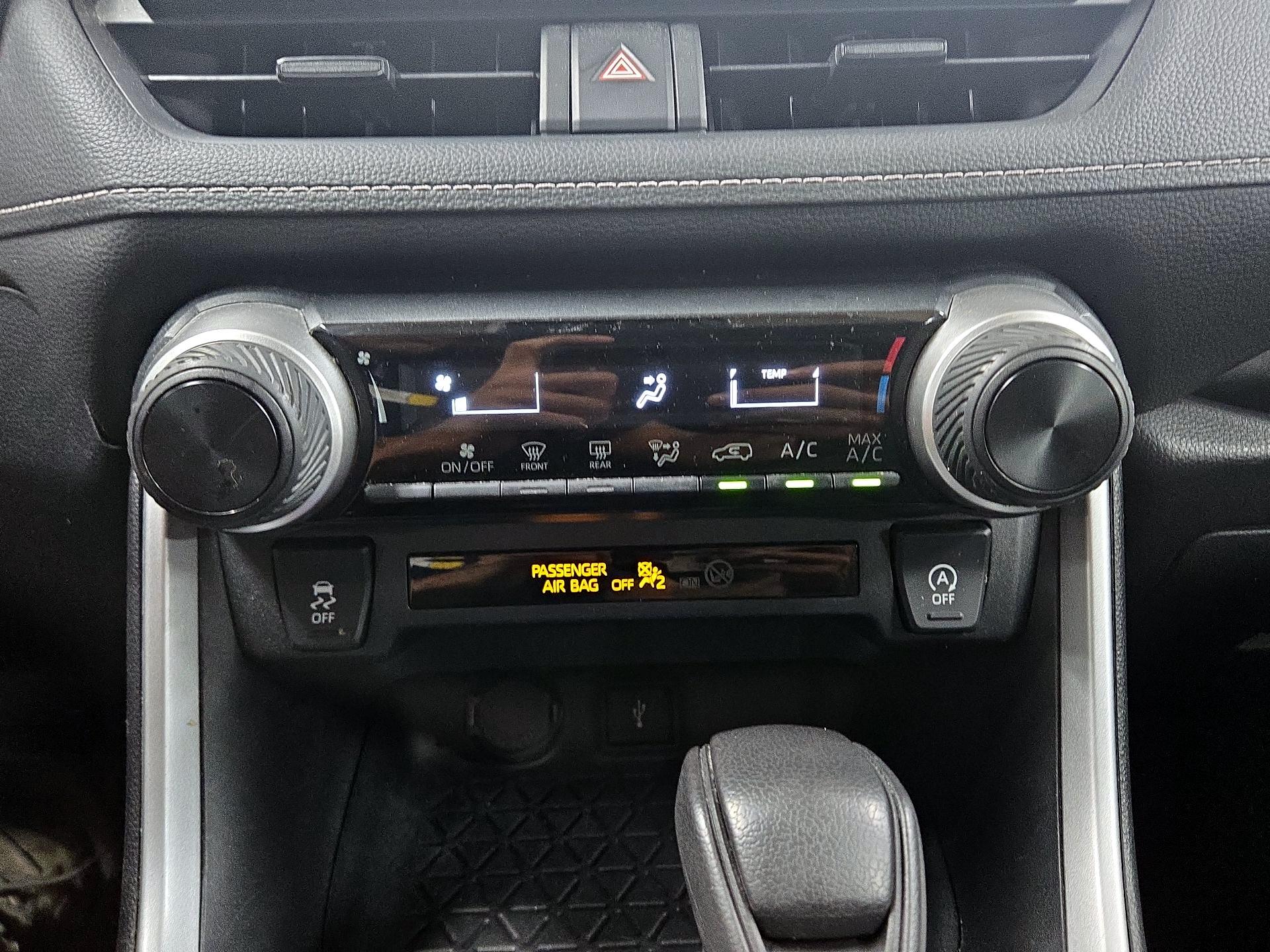 Thumbnail: 2020 Toyota RAV4 - 16
