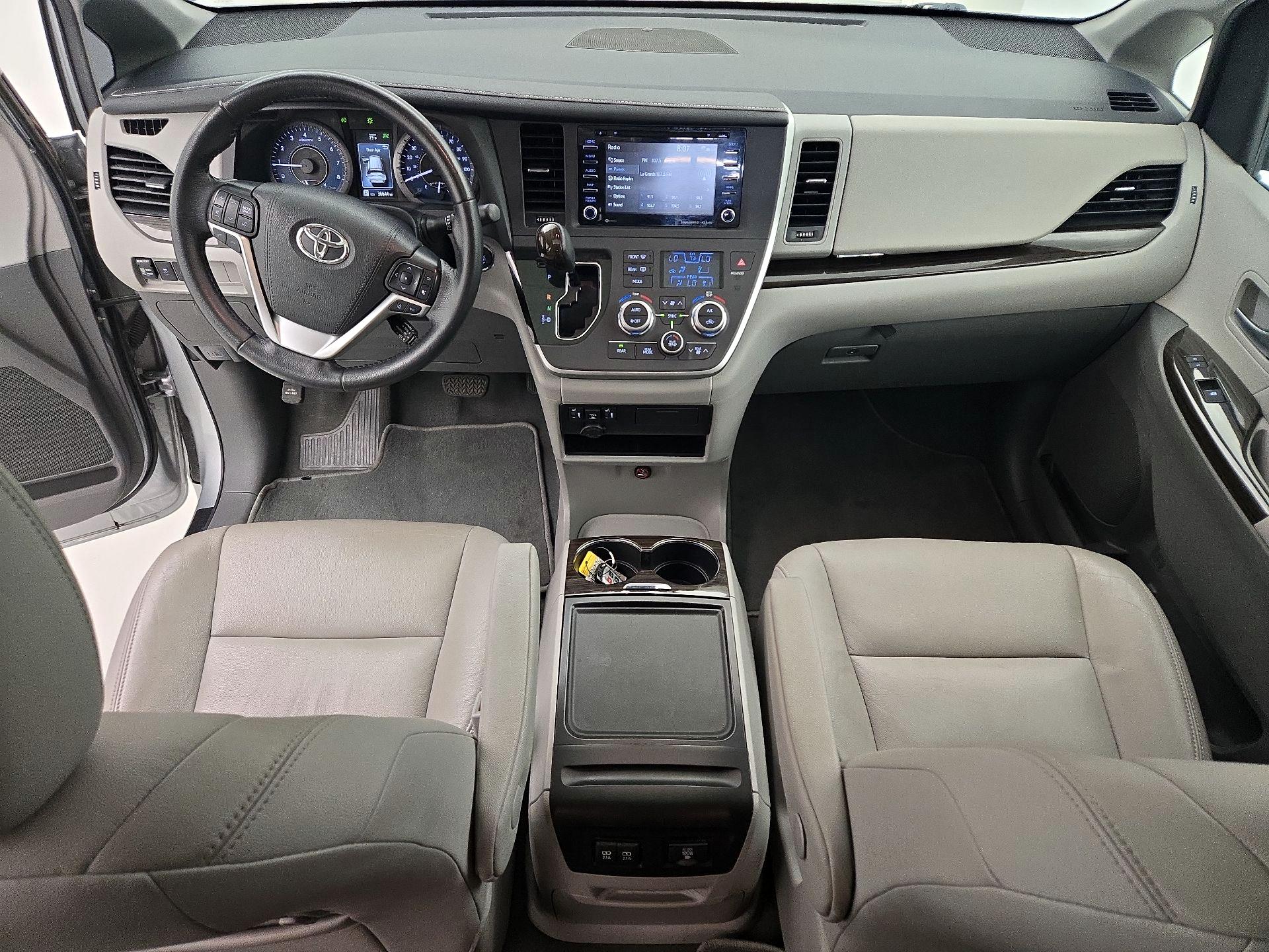 Thumbnail: 2020 Toyota Sienna - 9