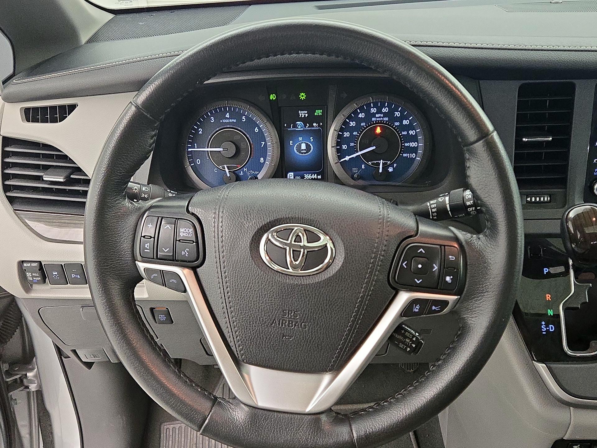 Thumbnail: 2020 Toyota Sienna - 10