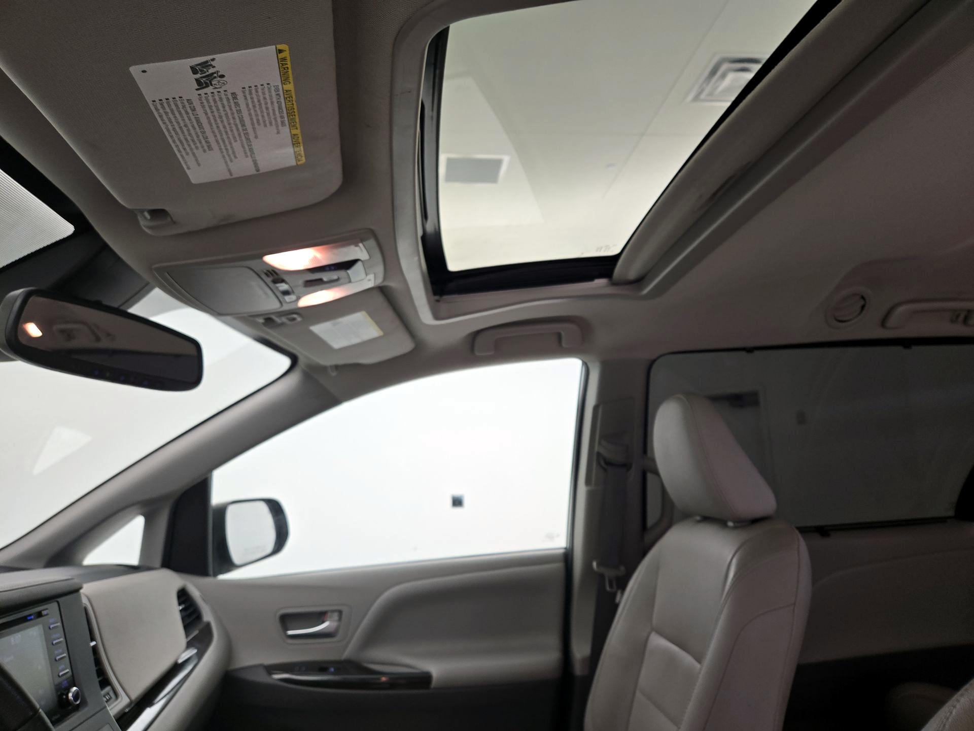 Thumbnail: 2020 Toyota Sienna - 20