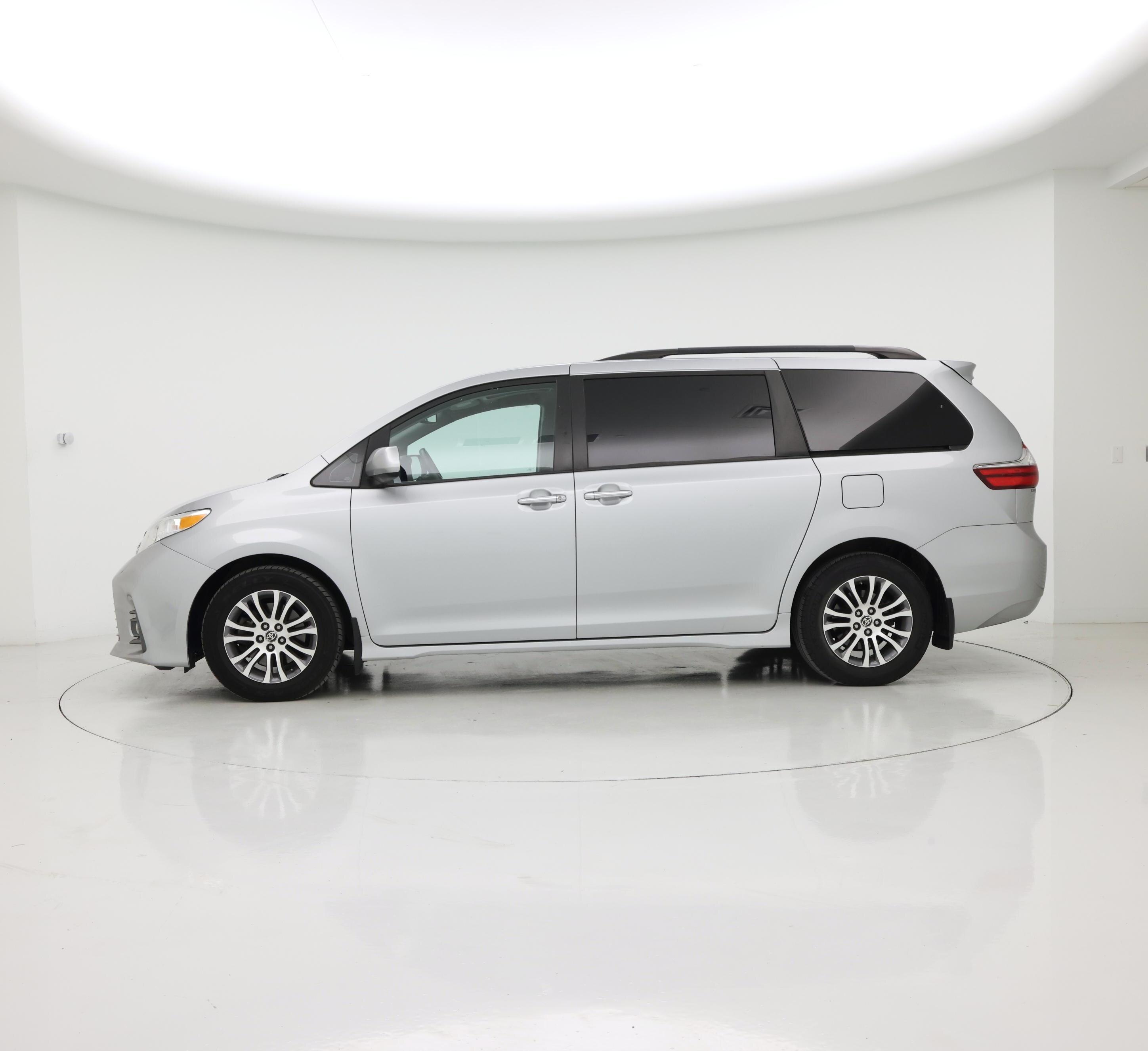 Thumbnail: 2020 Toyota Sienna - 3