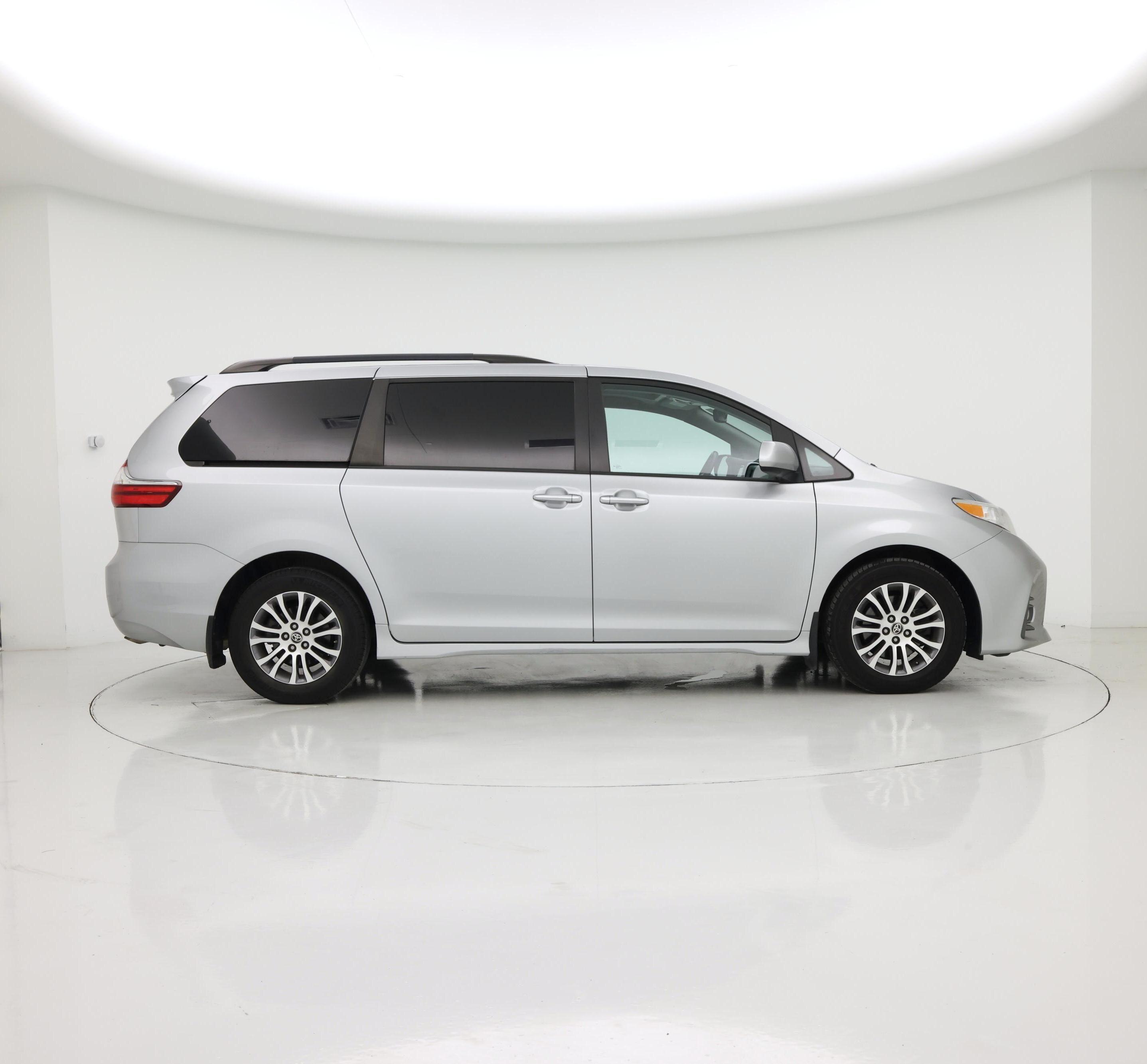 Thumbnail: 2020 Toyota Sienna - 7