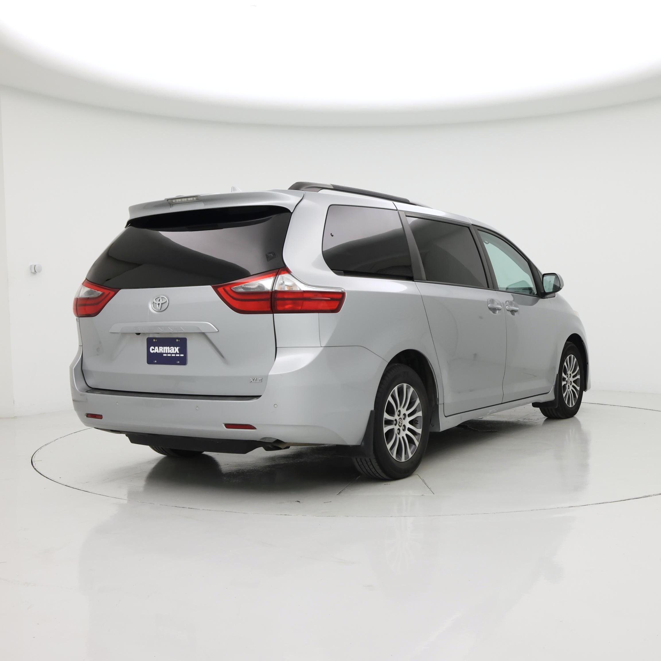 Thumbnail: 2020 Toyota Sienna - 8