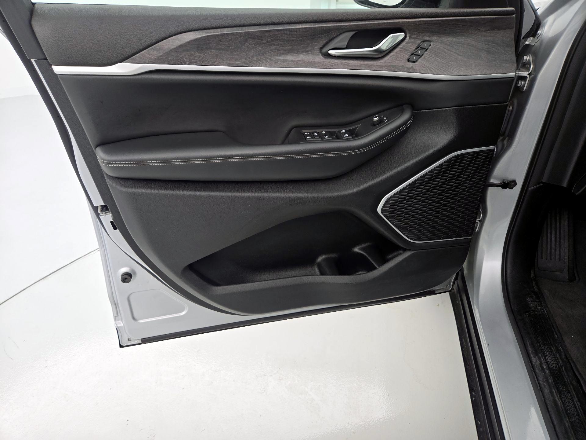 Thumbnail: 2022 Jeep Grand Cherokee - 12