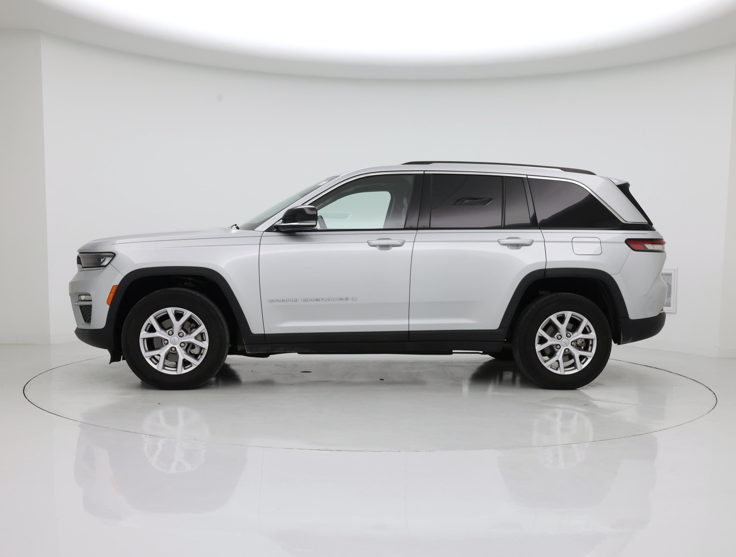 Thumbnail: 2022 Jeep Grand Cherokee - 3