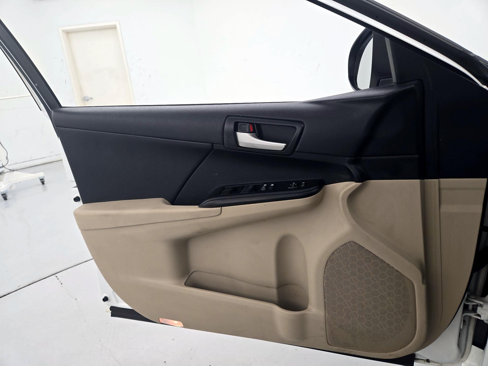 Thumbnail: 2014 Toyota Camry - 12