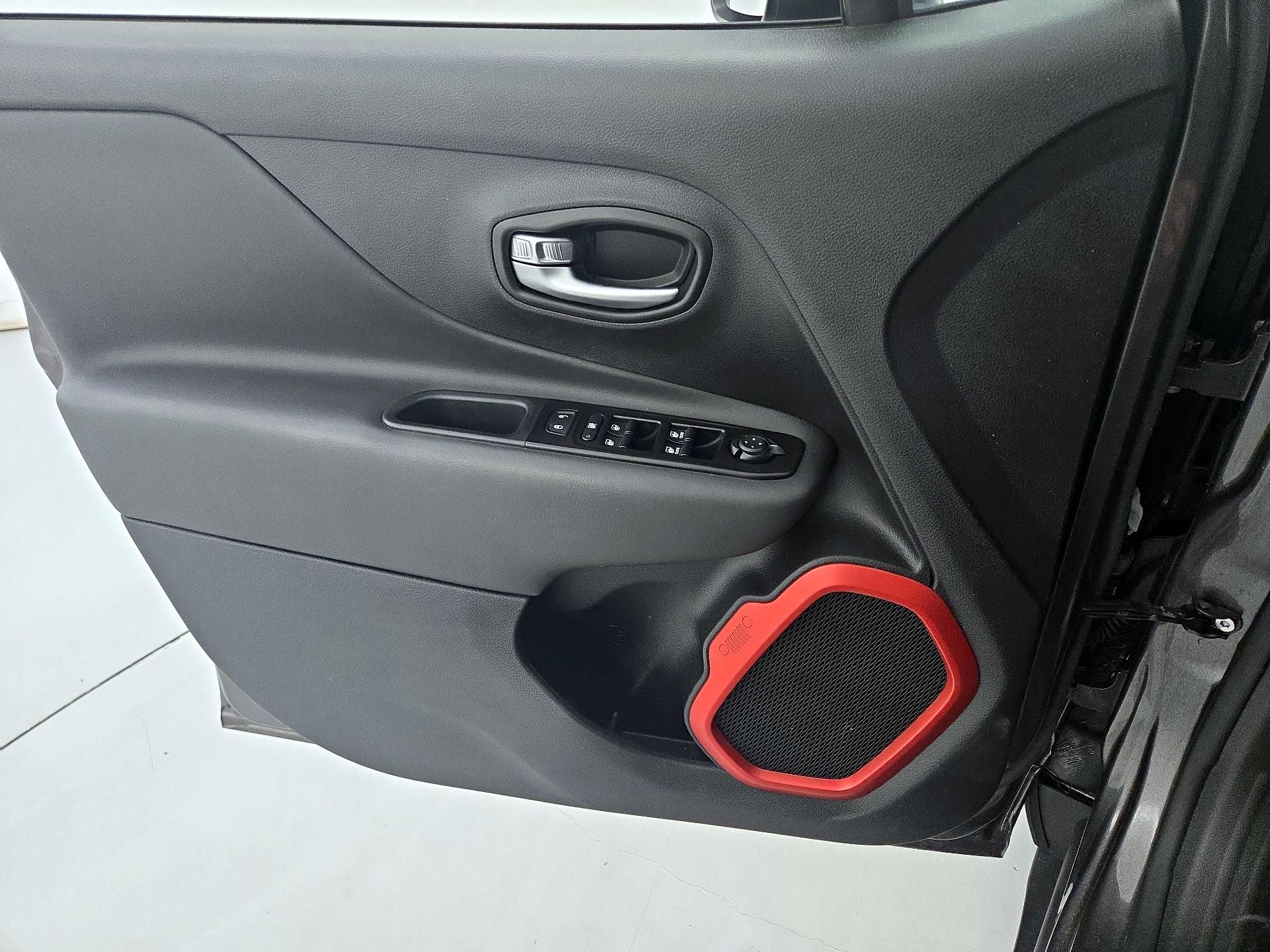 Thumbnail: 2021 Jeep Renegade - 12