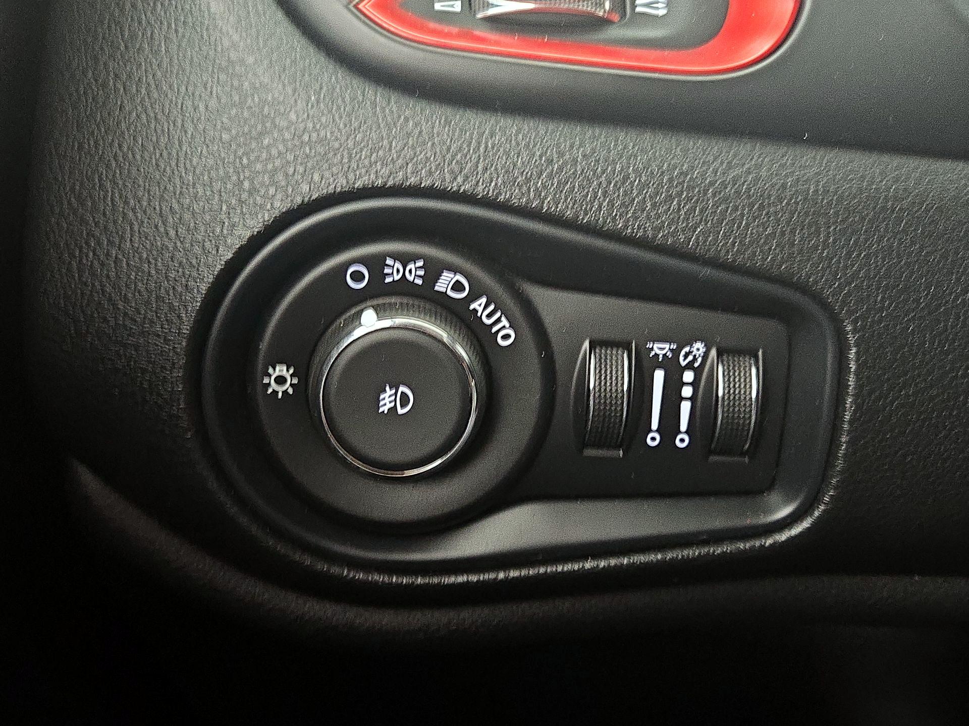 Thumbnail: 2021 Jeep Renegade - 13