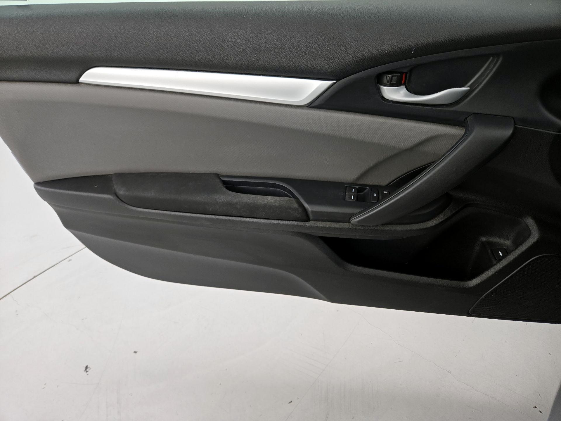 Thumbnail: 2016 Honda Civic - 12