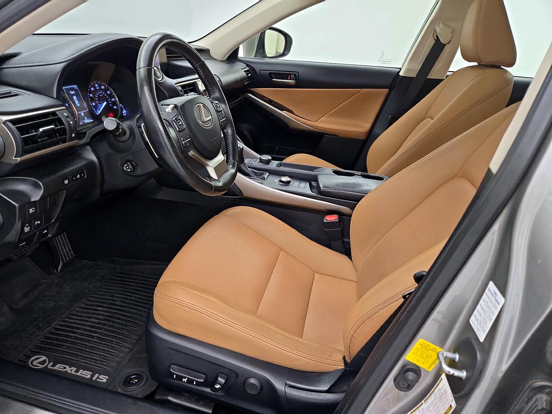 Thumbnail: 2018 Lexus IS - 11