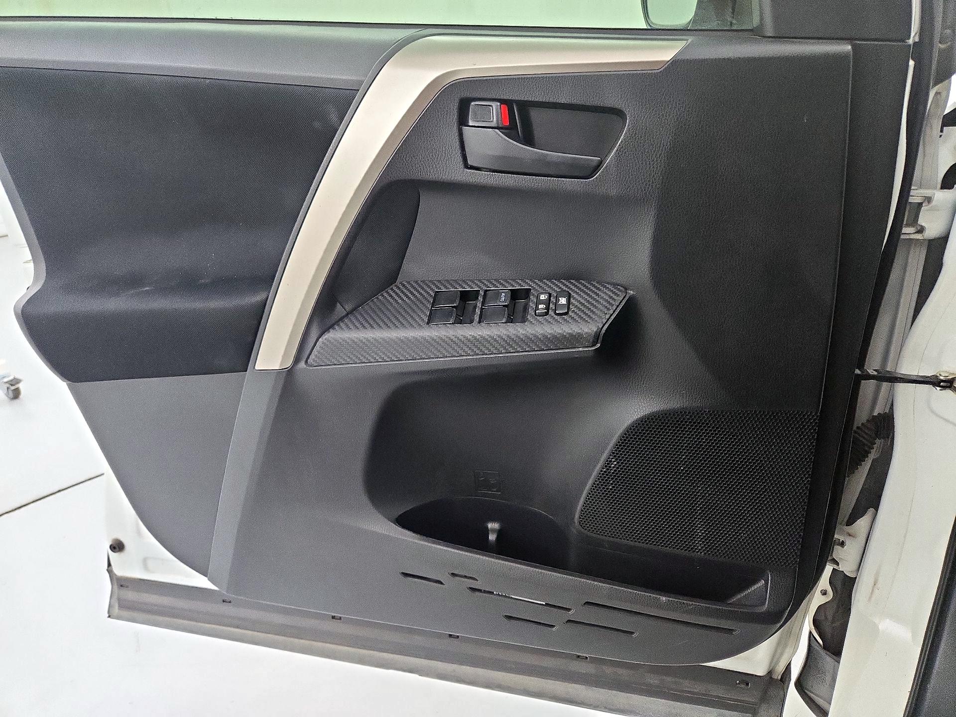 Thumbnail: 2014 Toyota RAV4 - 12