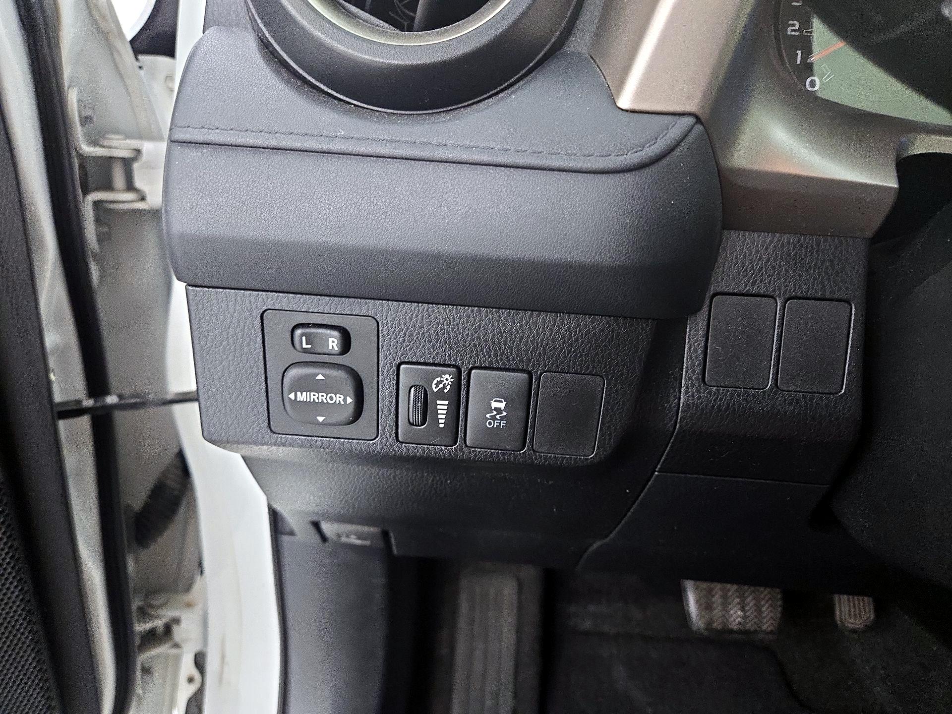 Thumbnail: 2014 Toyota RAV4 - 13