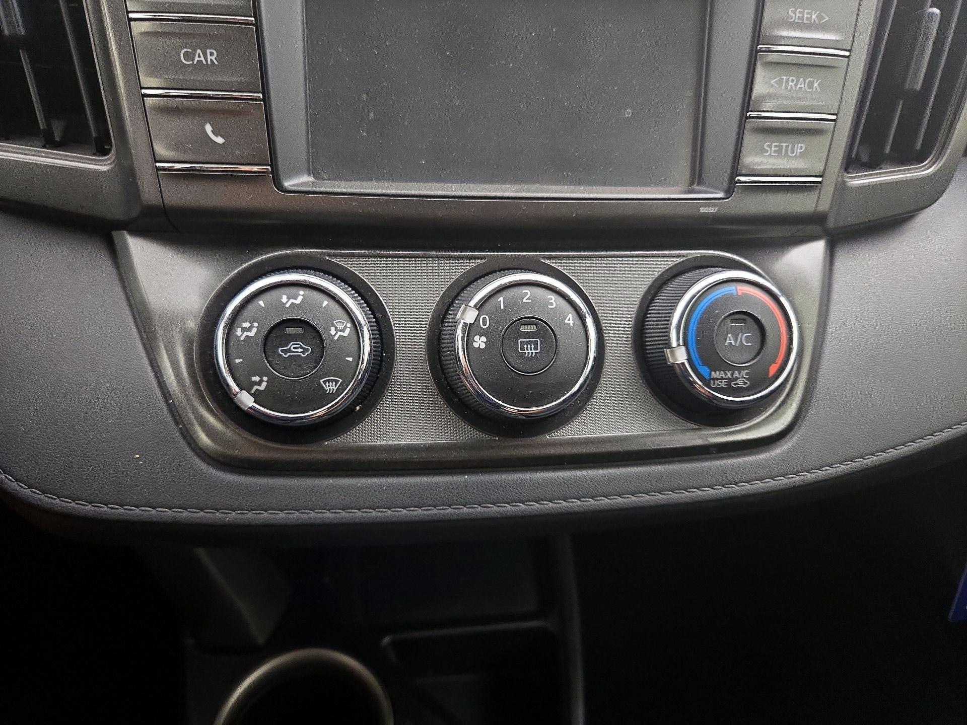 Thumbnail: 2014 Toyota RAV4 - 16