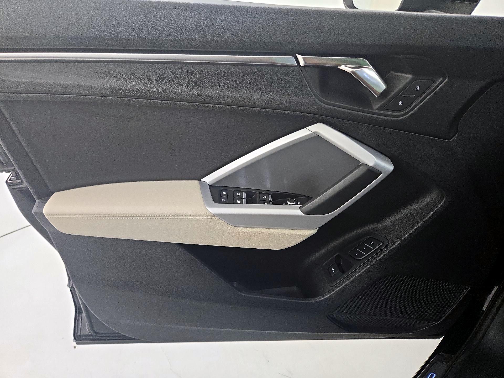 Thumbnail: 2023 Audi Q3 - 12