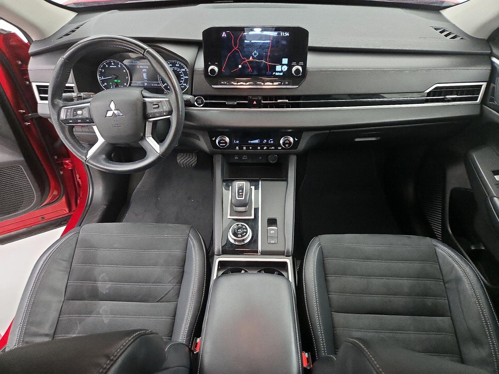 Thumbnail: 2022 Mitsubishi Outlander - 9