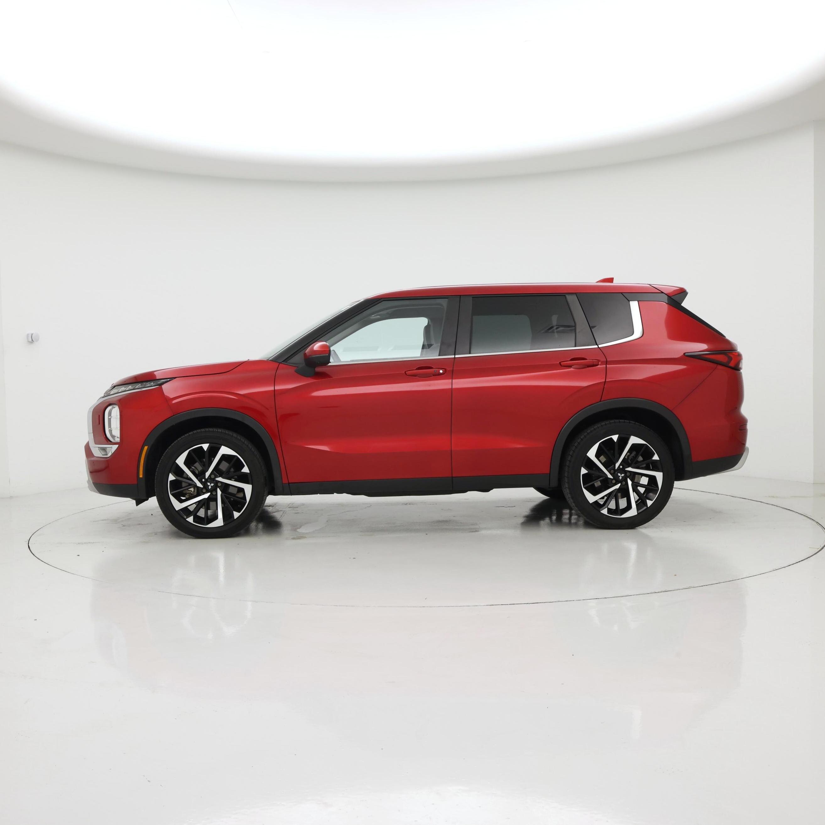 Thumbnail: 2022 Mitsubishi Outlander - 3