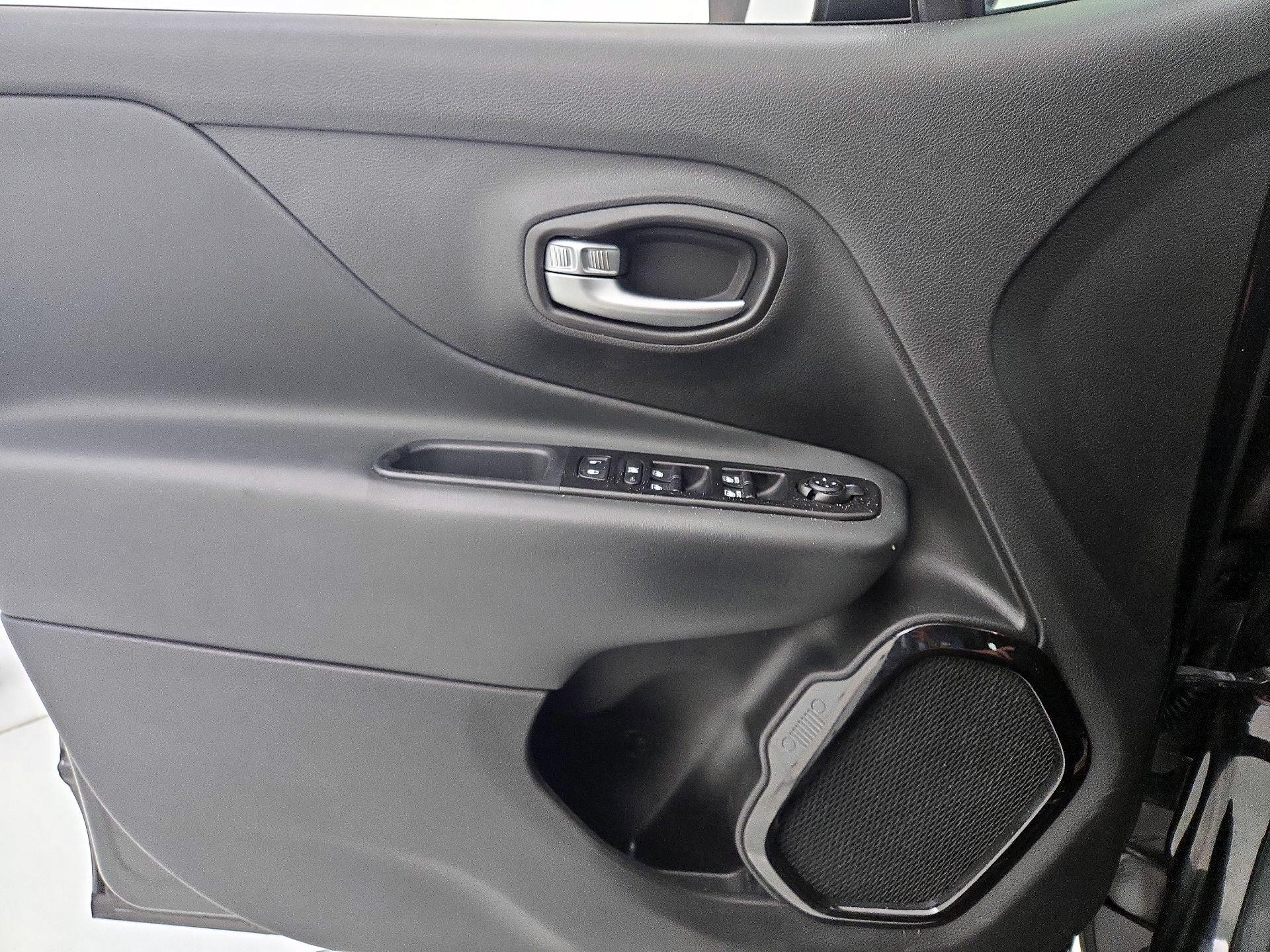 Thumbnail: 2020 Jeep Renegade - 12
