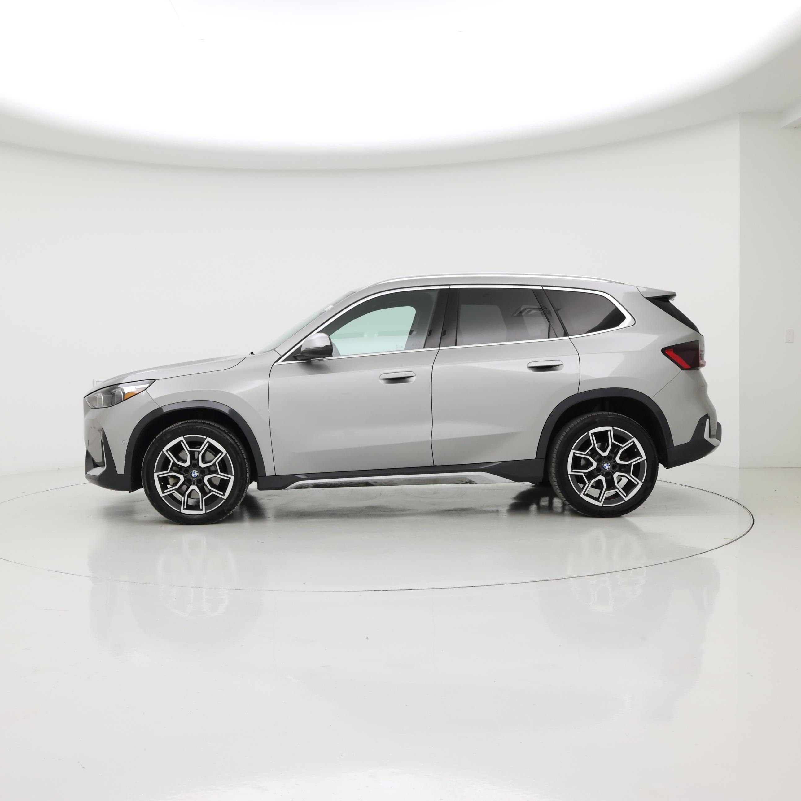 Thumbnail: 2023 BMW X1 - 3