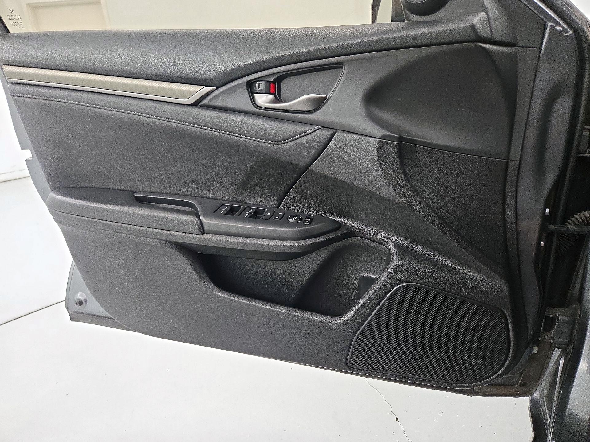 Thumbnail: 2017 Honda Civic - 12