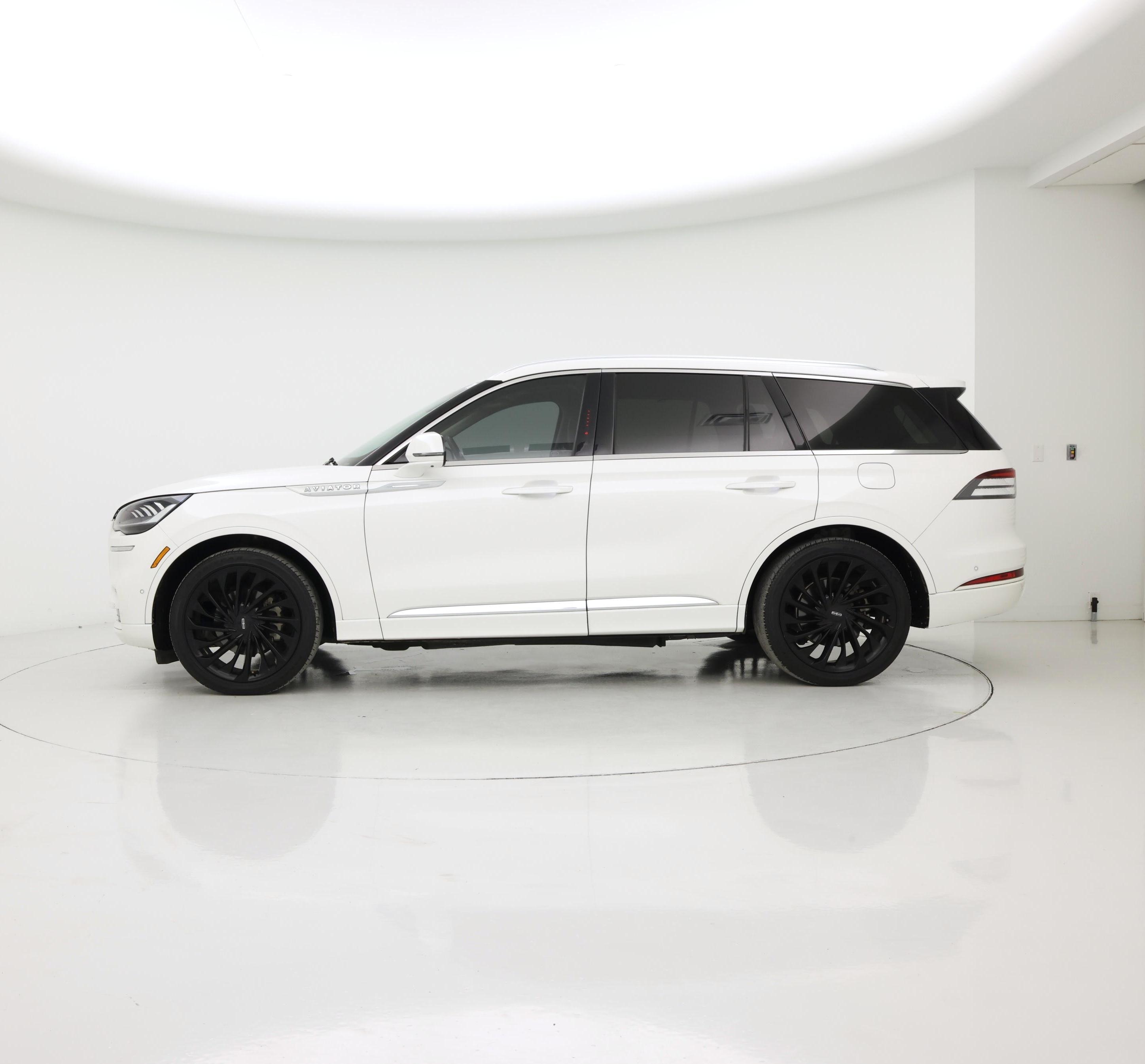 Thumbnail: 2022 Lincoln Aviator - 3