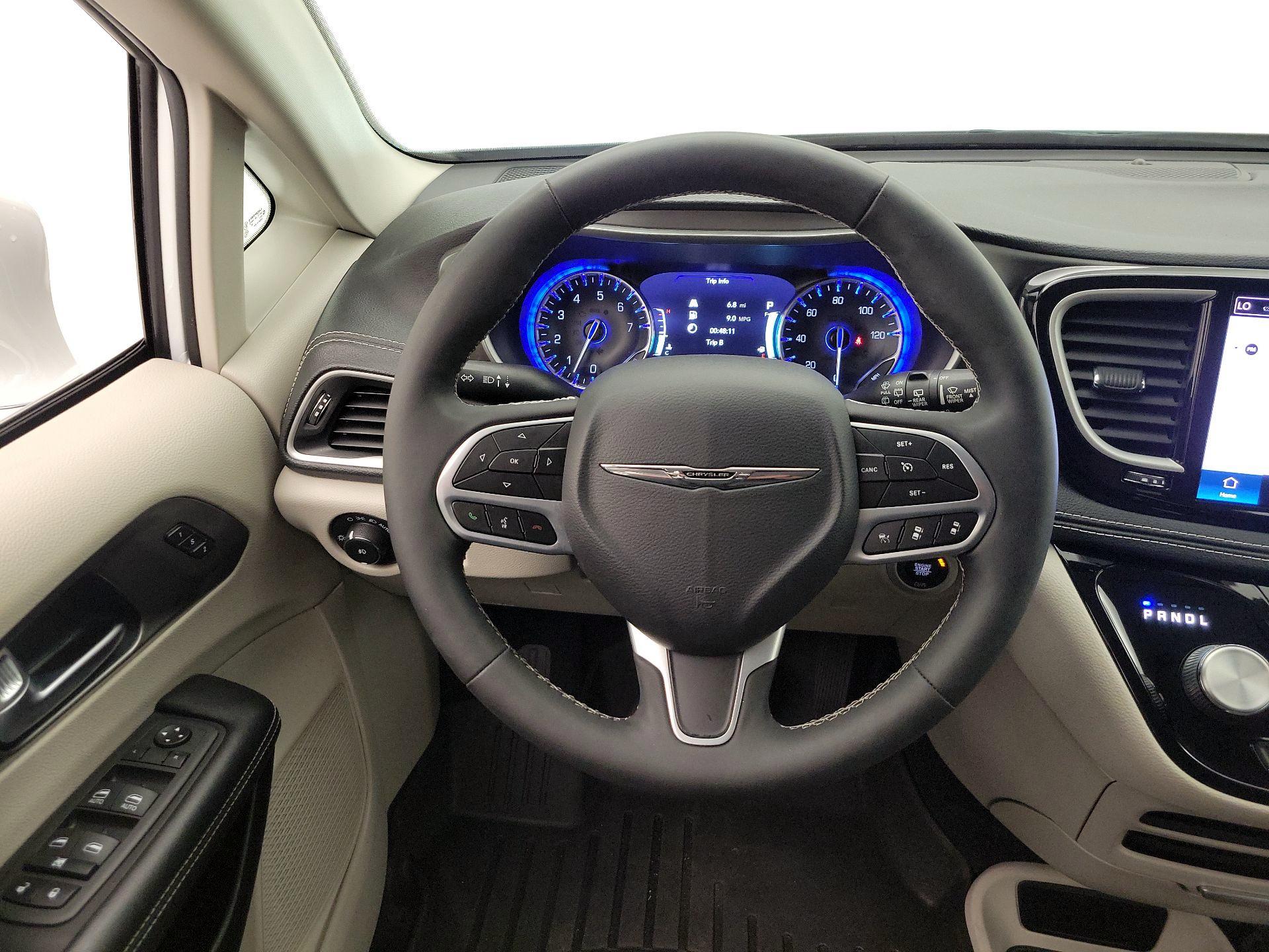 Thumbnail: 2022 Chrysler Pacifica - 10