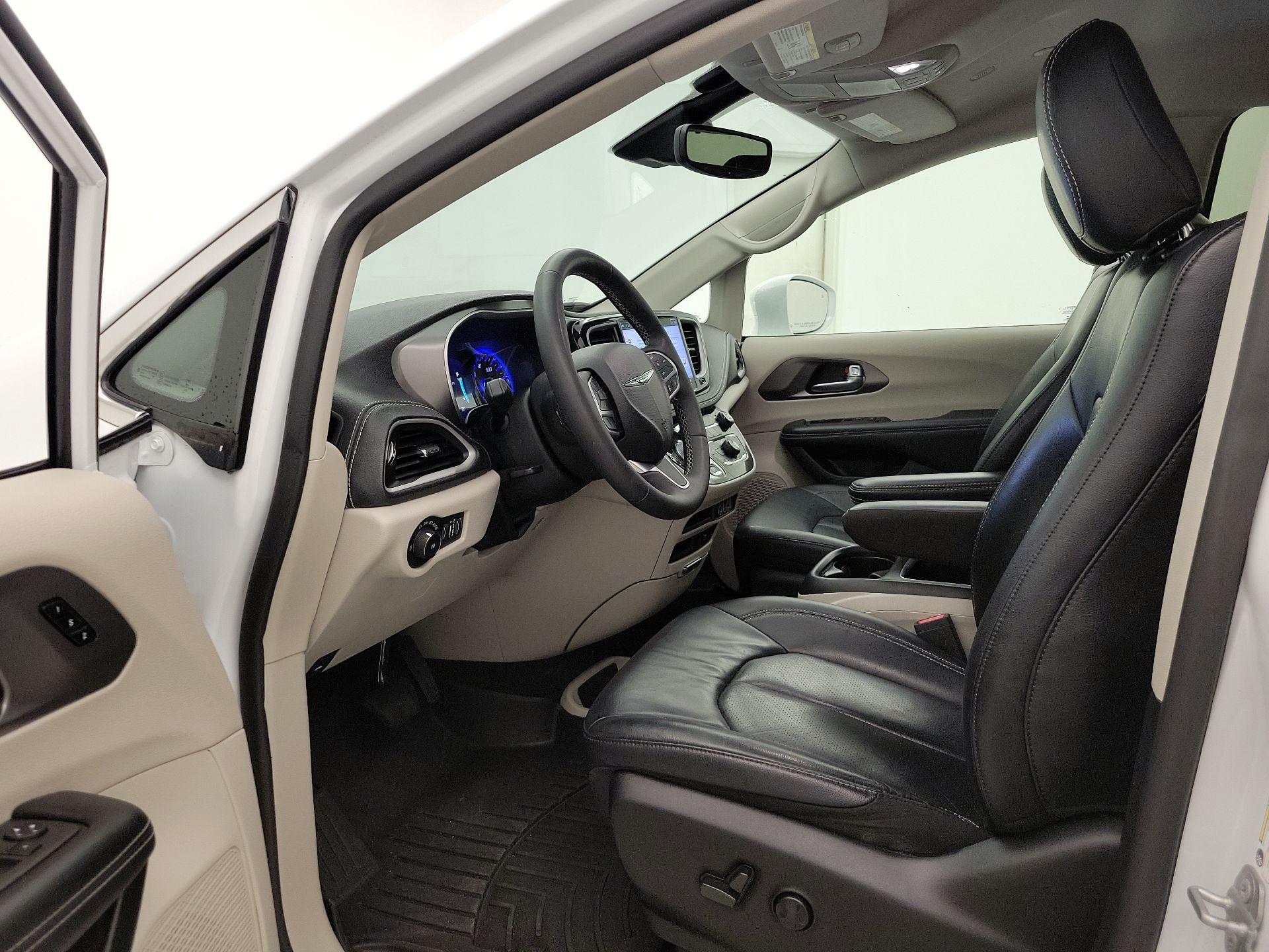 Thumbnail: 2022 Chrysler Pacifica - 11