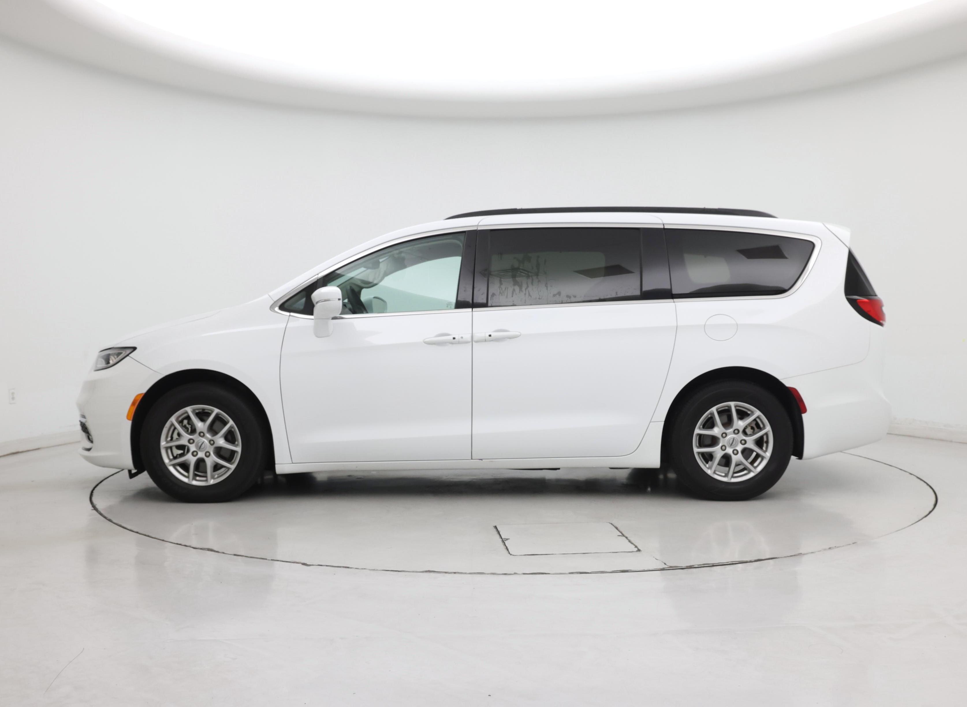 Thumbnail: 2022 Chrysler Pacifica - 3