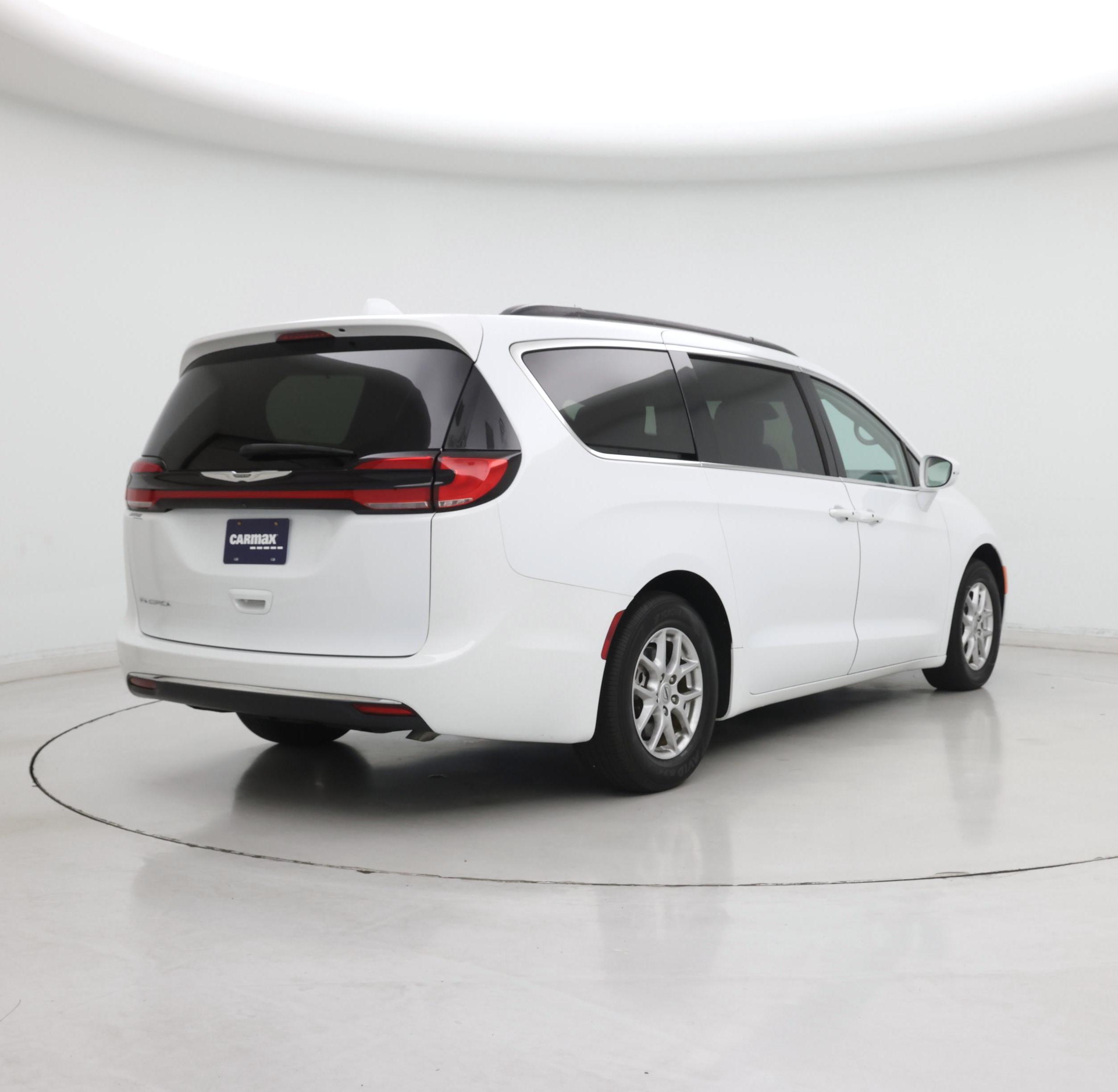 Thumbnail: 2022 Chrysler Pacifica - 8