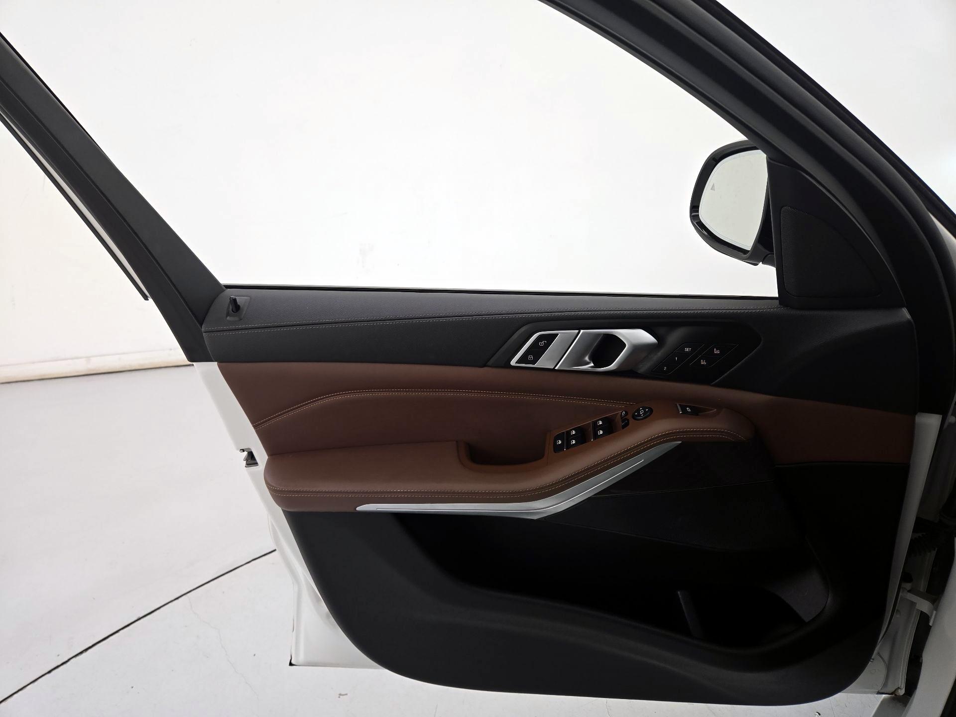 Thumbnail: 2022 BMW X5 - 12