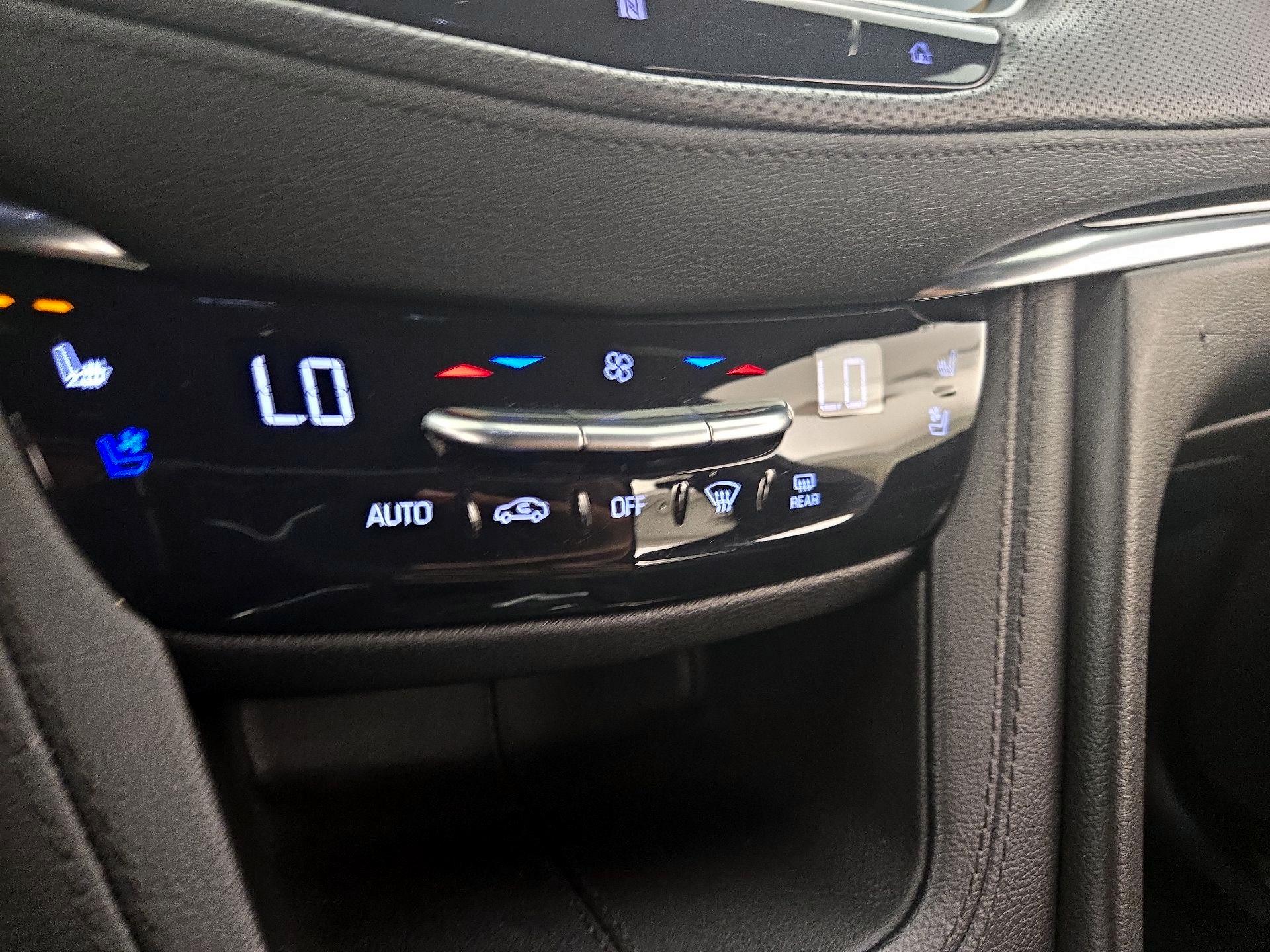 Thumbnail: 2020 Cadillac XT5 - 17