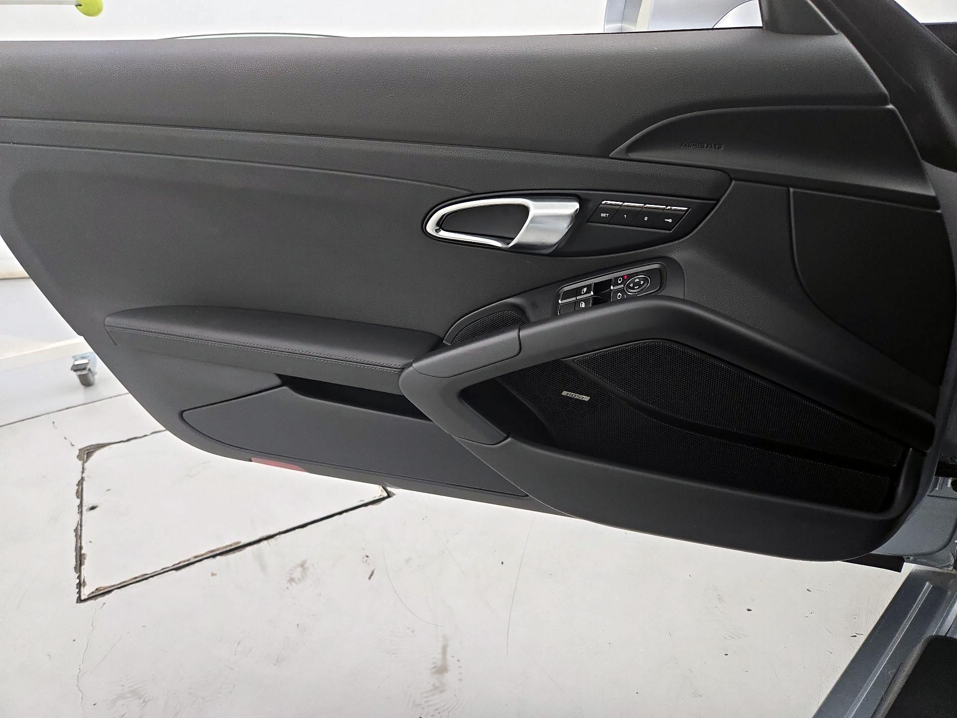 Thumbnail: 2015 Porsche Cayman - 12