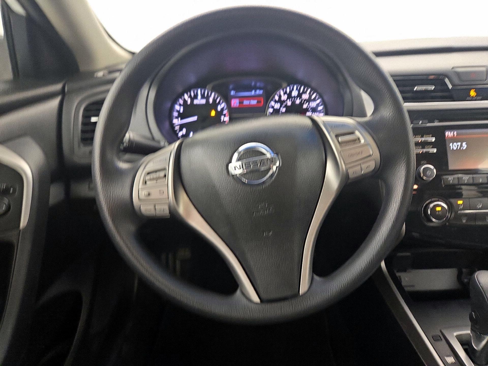 Thumbnail: 2015 Nissan Altima - 10
