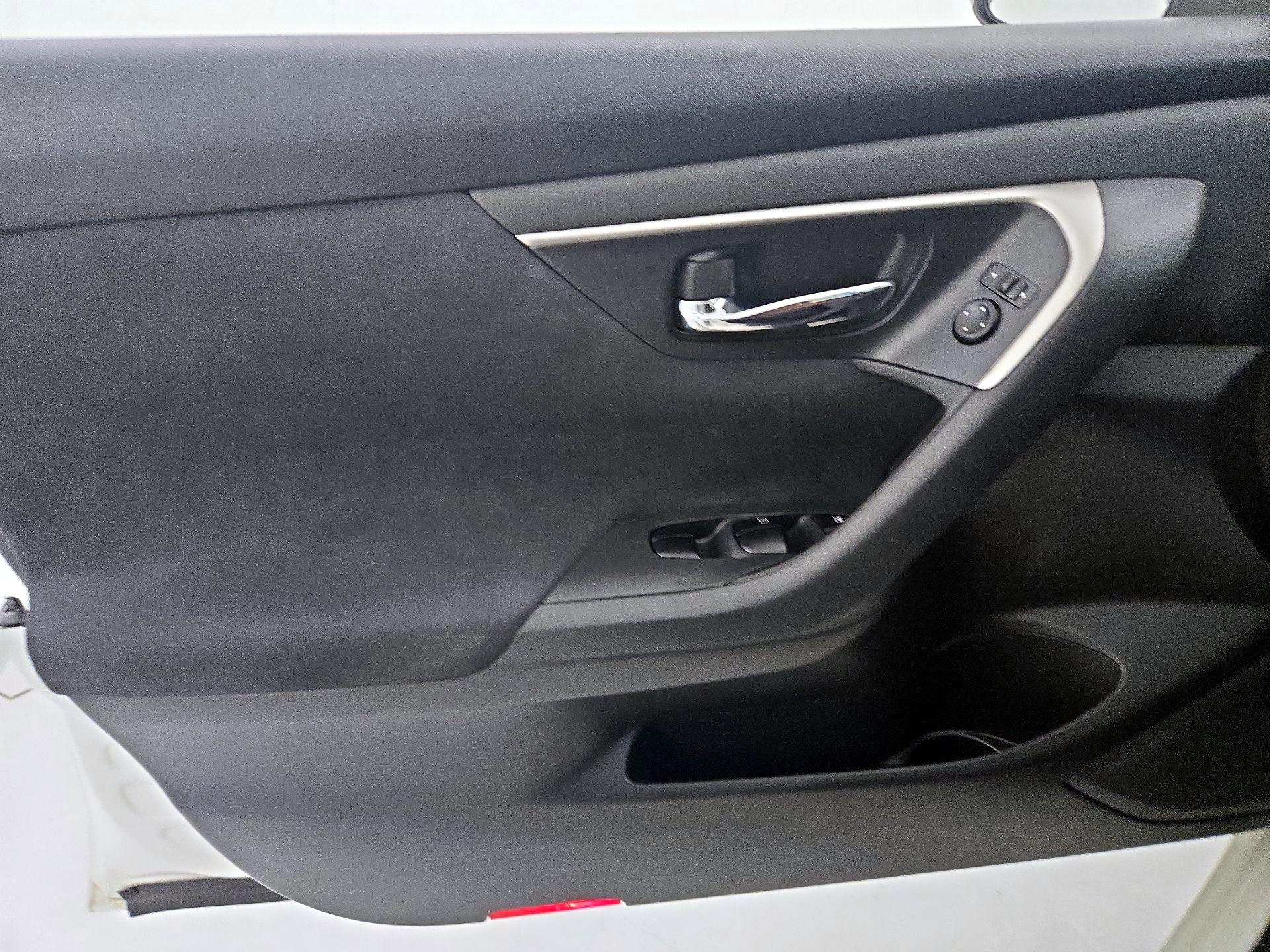 Thumbnail: 2015 Nissan Altima - 12