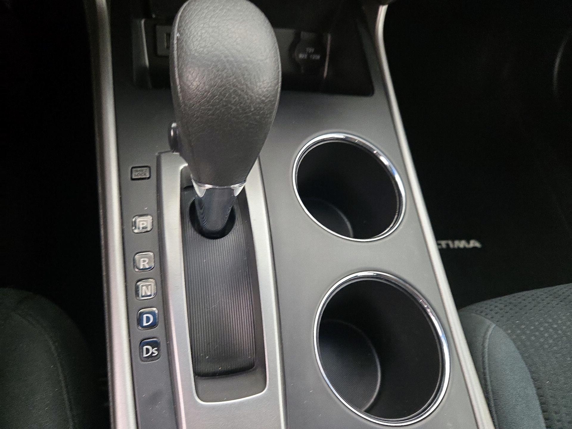 Thumbnail: 2015 Nissan Altima - 17