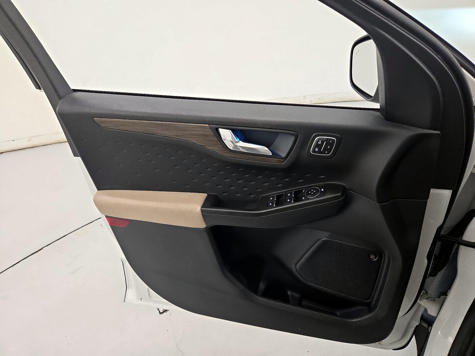 Thumbnail: 2020 Ford Escape - 12