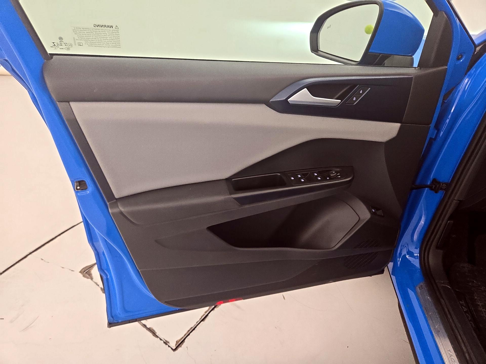 Thumbnail: 2022 Volkswagen Taos - 12