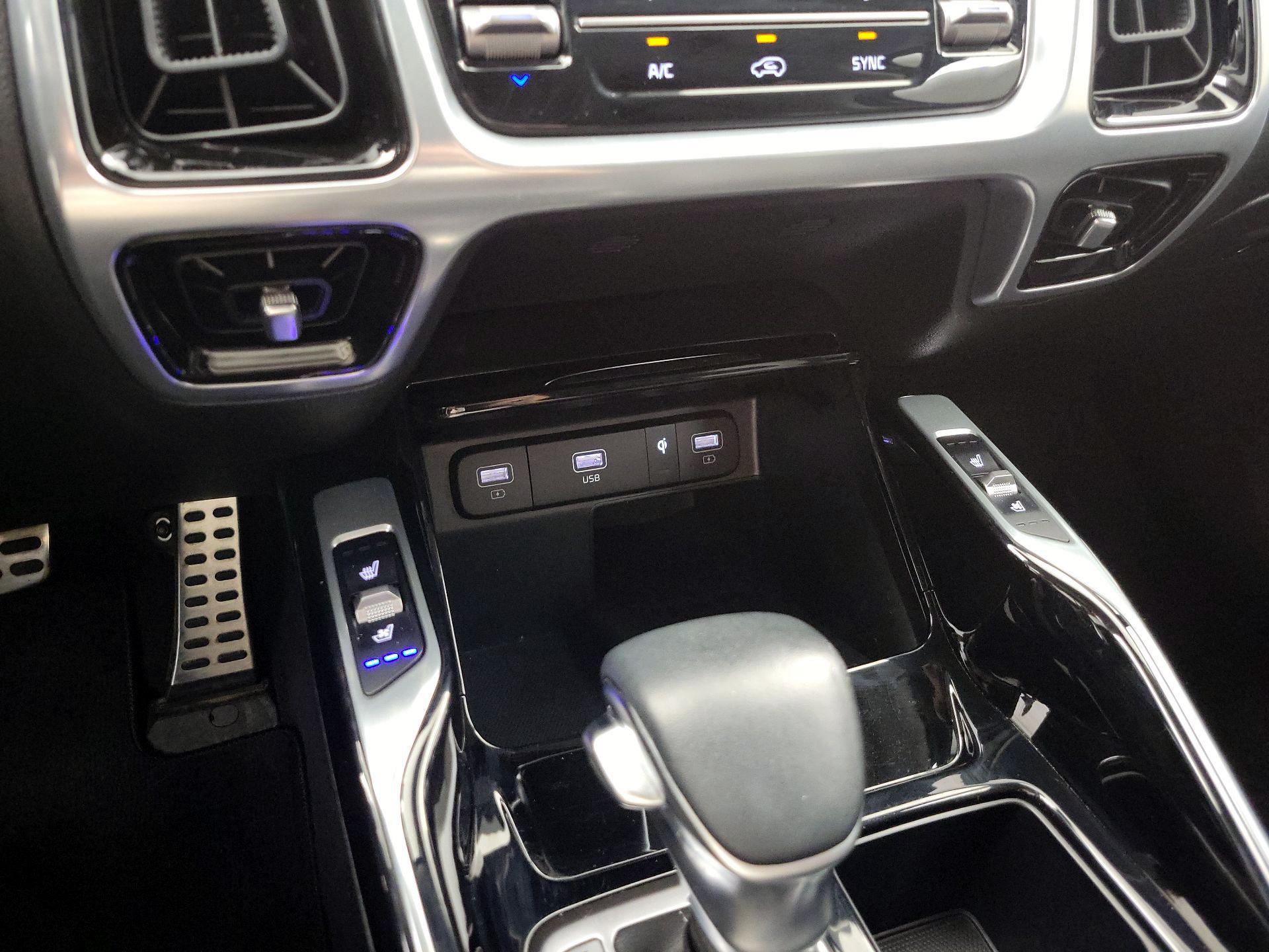 Thumbnail: 2023 Kia Sorento - 17