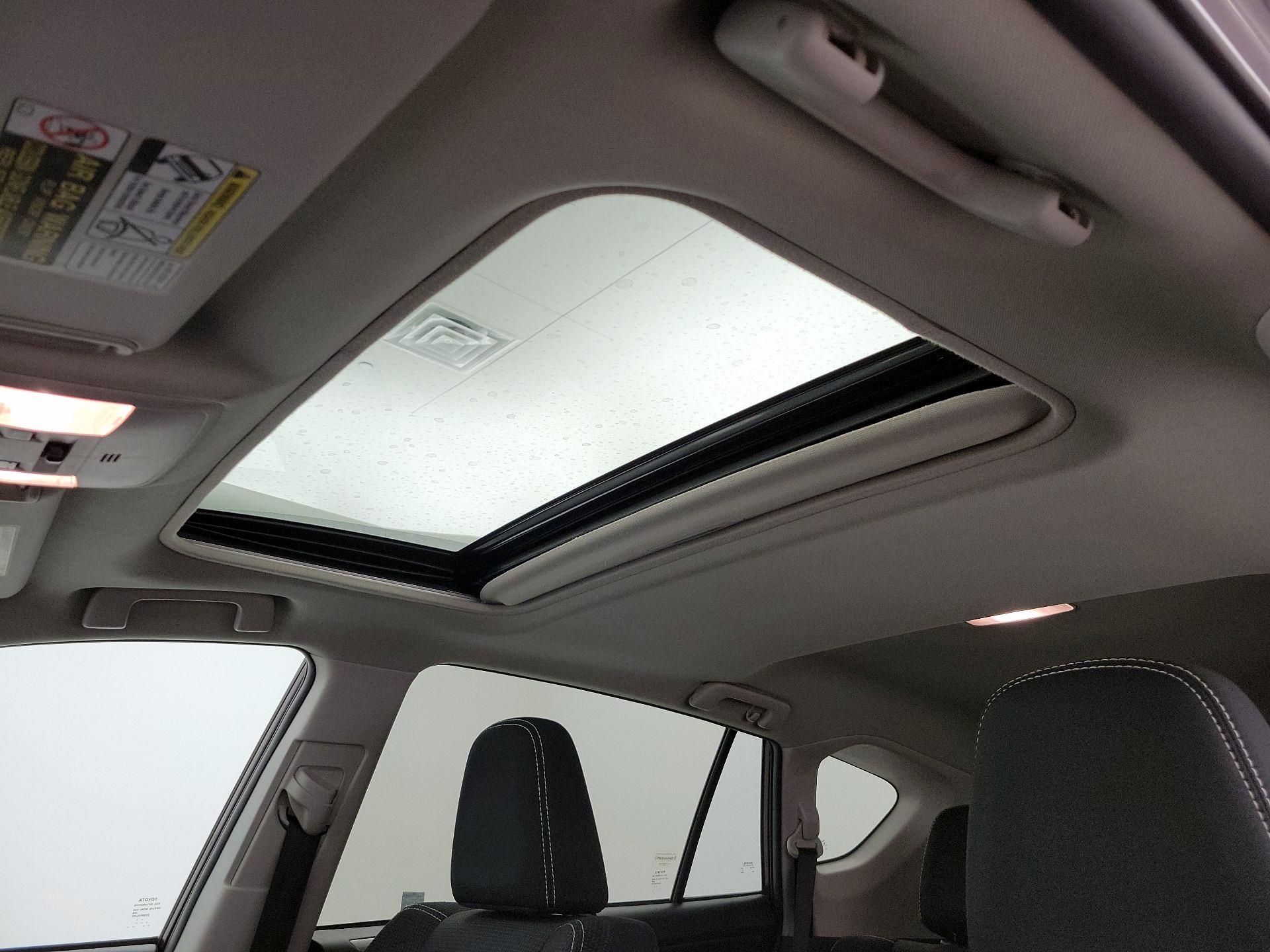 Thumbnail: 2016 Toyota RAV4 - 19